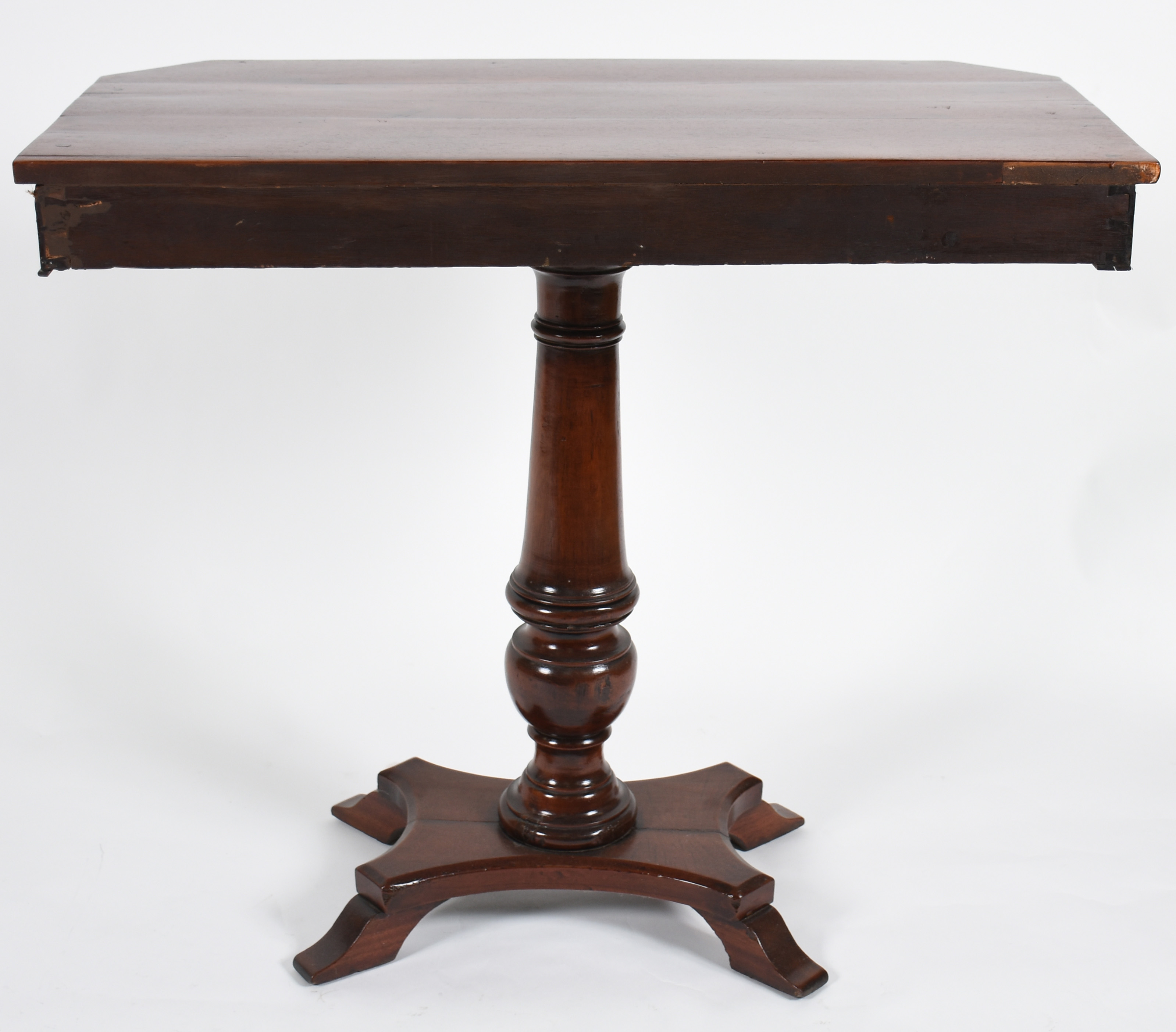 Mesa de encostar de madeira nobre, tampo retangular apoiado em coluna... - foto 3 de 3