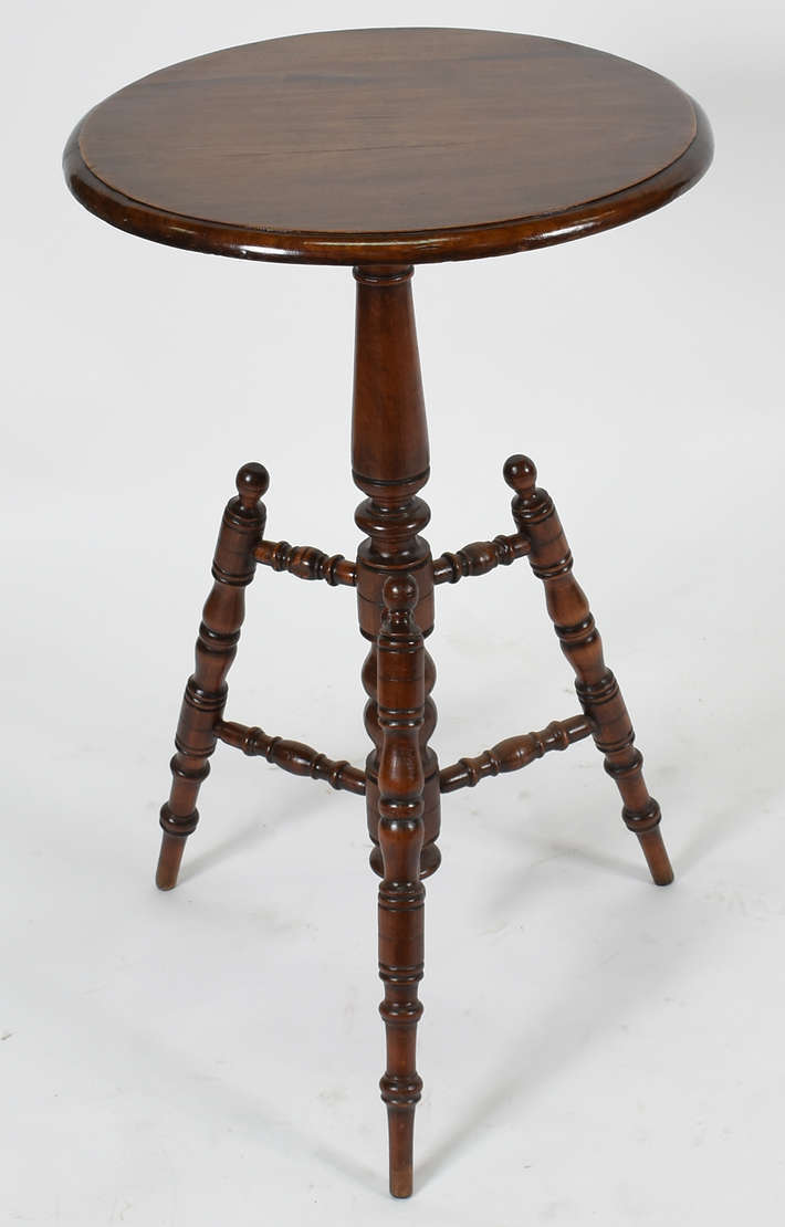 Conjunto de sofá e par de poltronas de madeira nobre, estilo Luis XV... - foto 1 de 2