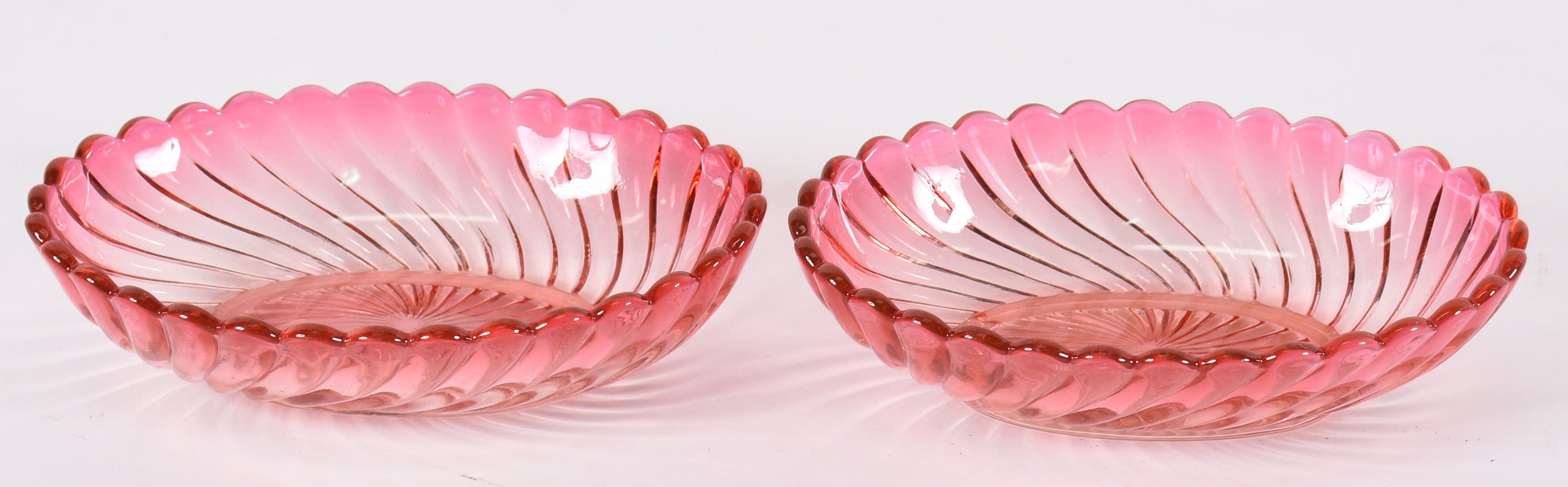 BACCARAT - Par de covilhetes de cristal francês na cor salmon... - foto 1 de 4