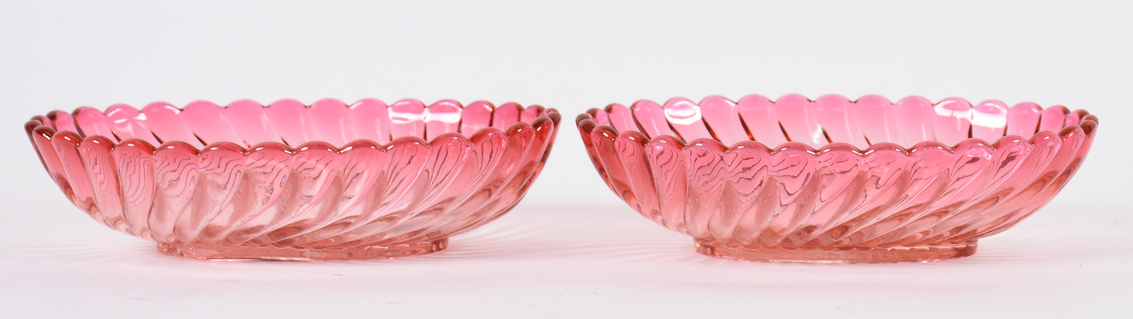 BACCARAT - Par de covilhetes de cristal francês na cor salmon... - foto 2 de 4
