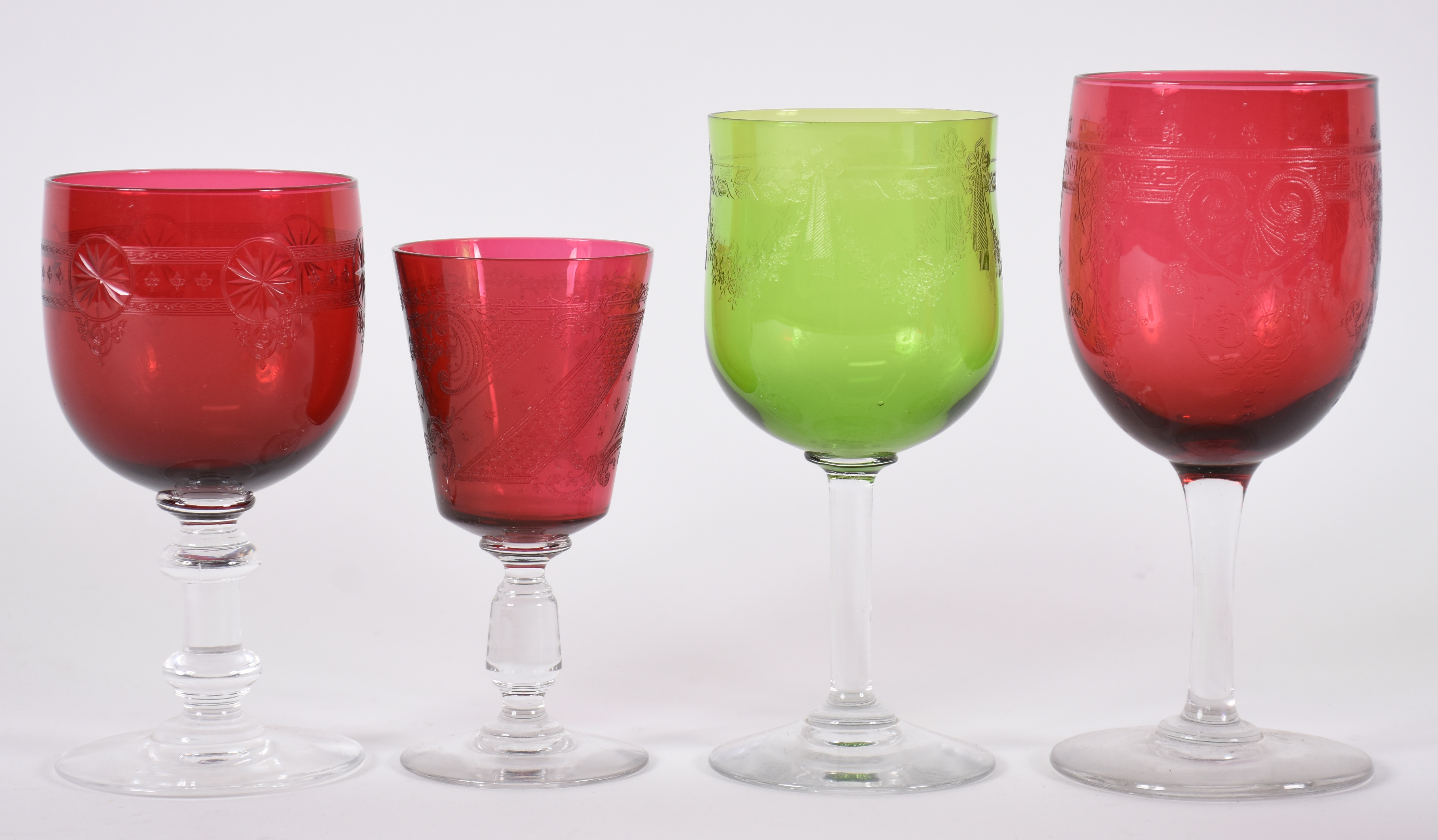 Diversas taças de cristal europeu lavrado em diversas cores e modelos... - foto 3 de 3