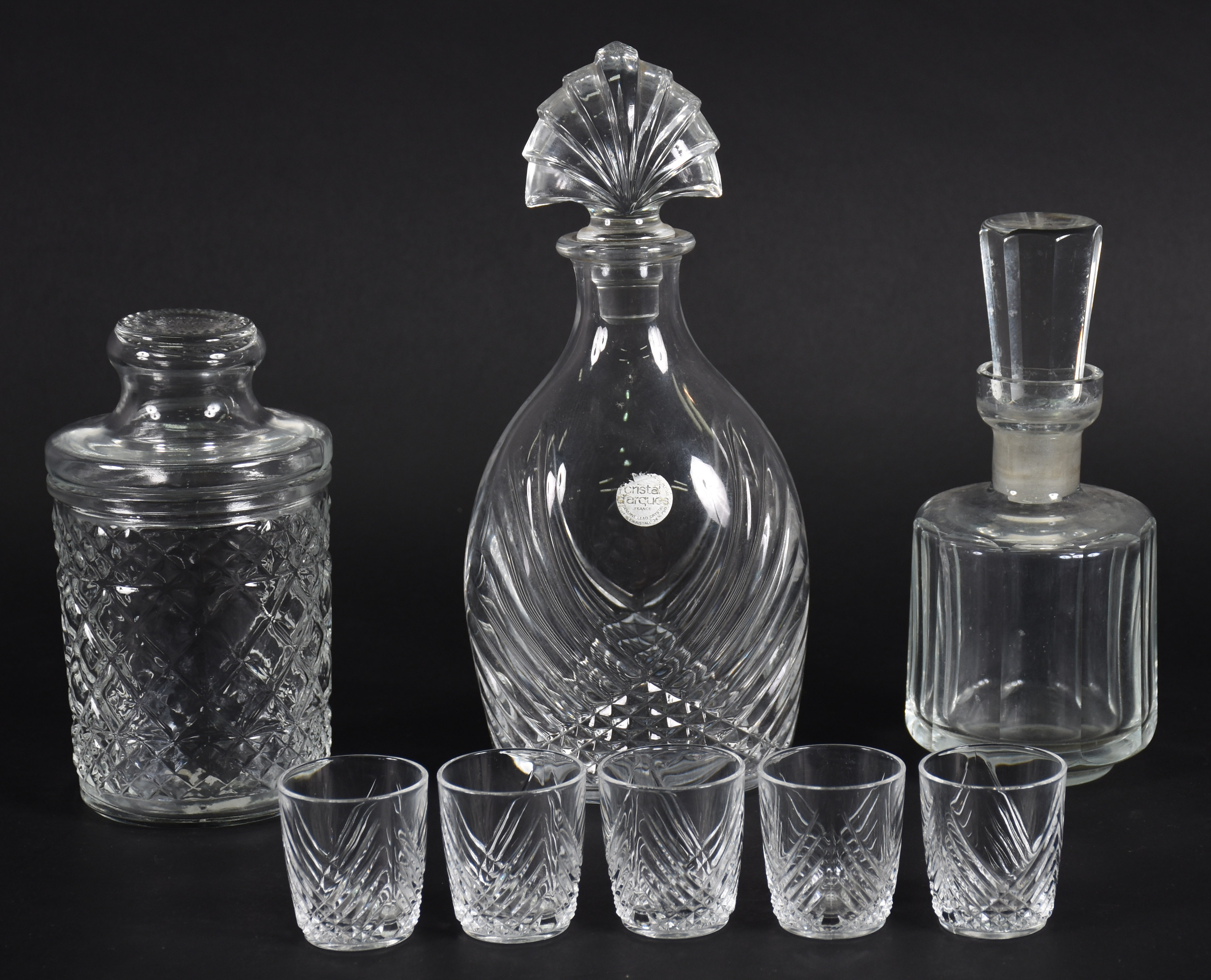 Diversas peças de cristal, sendo: Bomboniere , 2 licoreiras e cinco... - foto 2 de 4