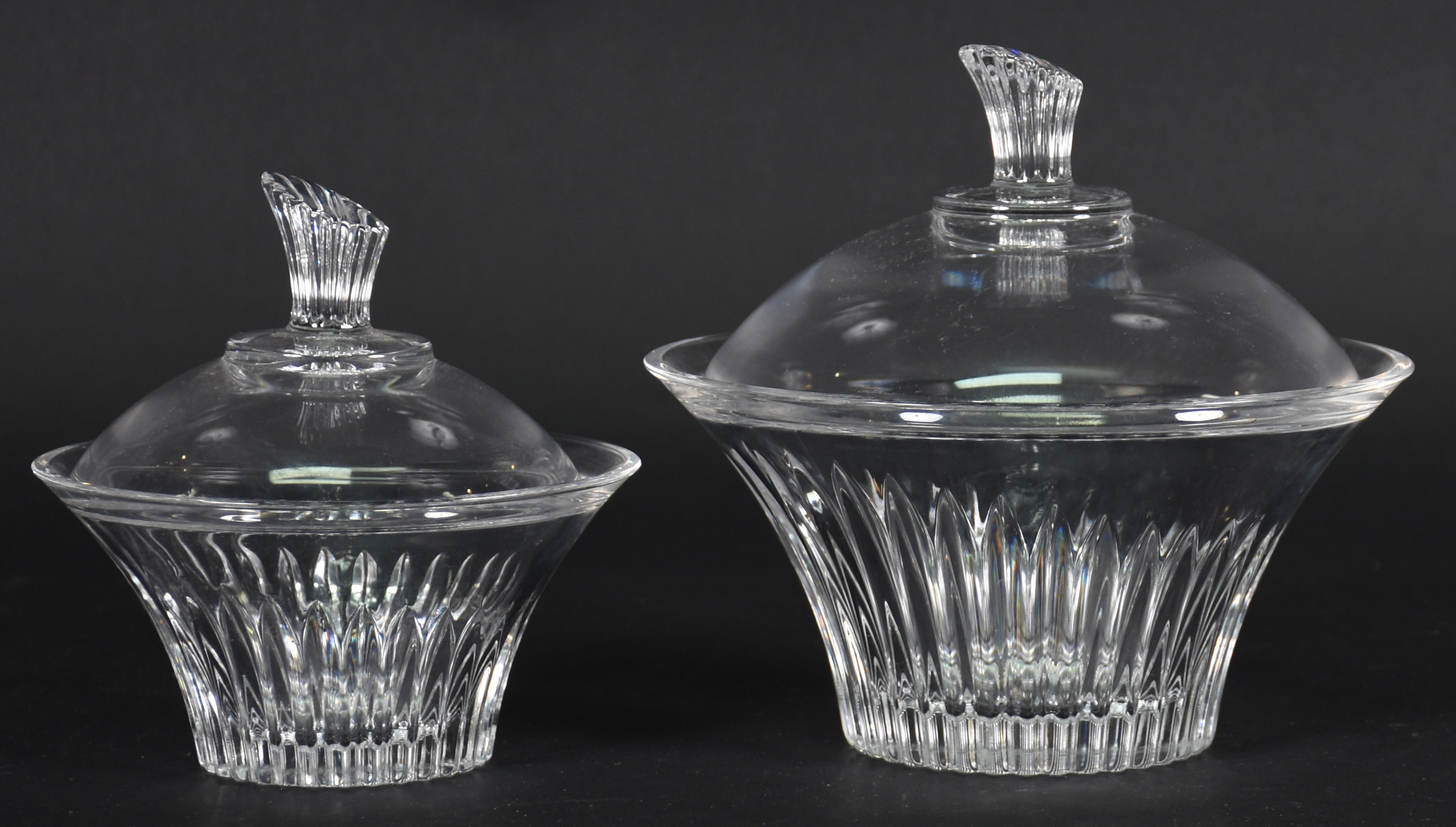 Duas bombonieres de cristal lapidadas em frisos. - foto 1 de 2