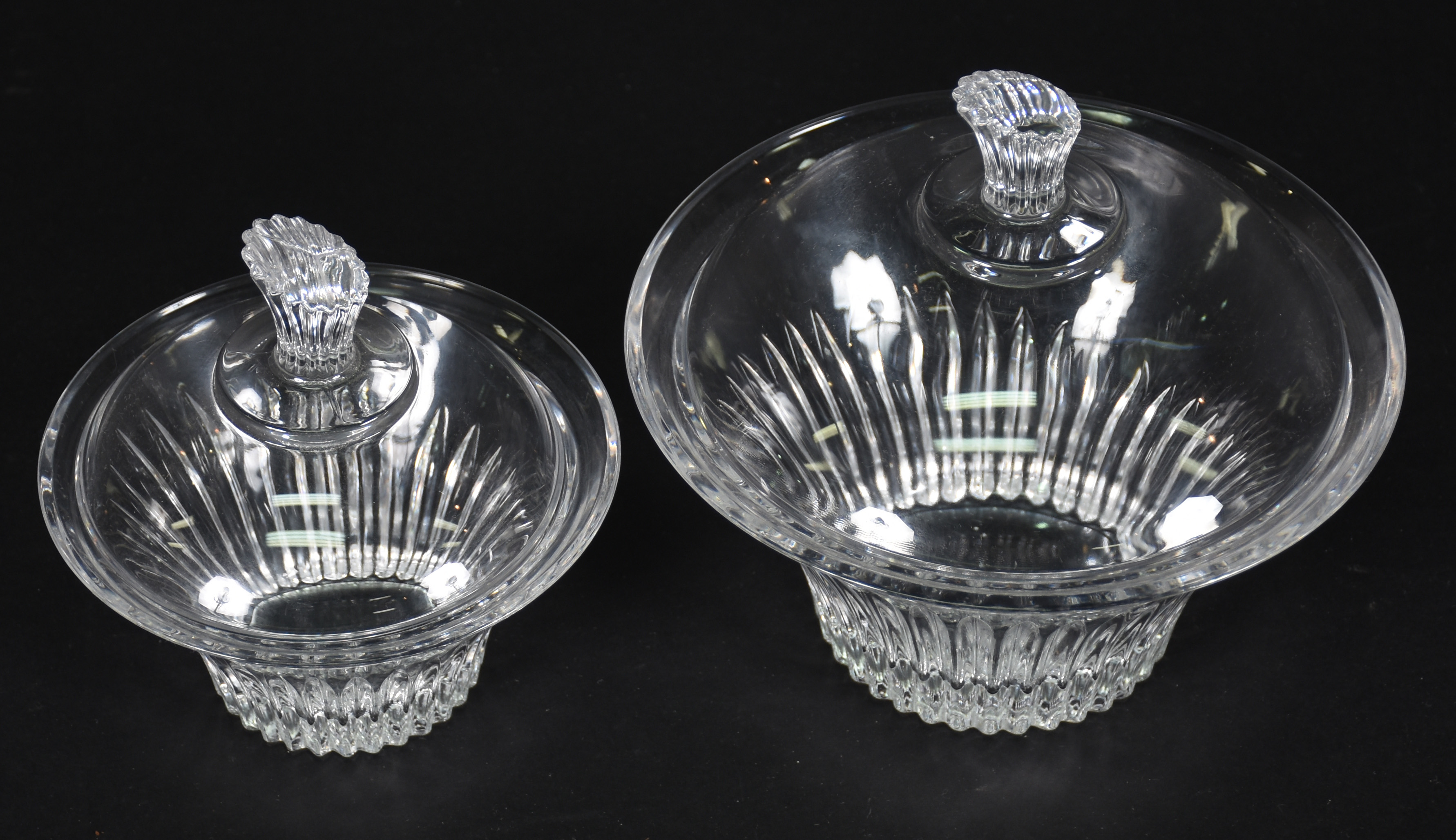 Duas bombonieres de cristal lapidadas em frisos. - foto 2 de 2