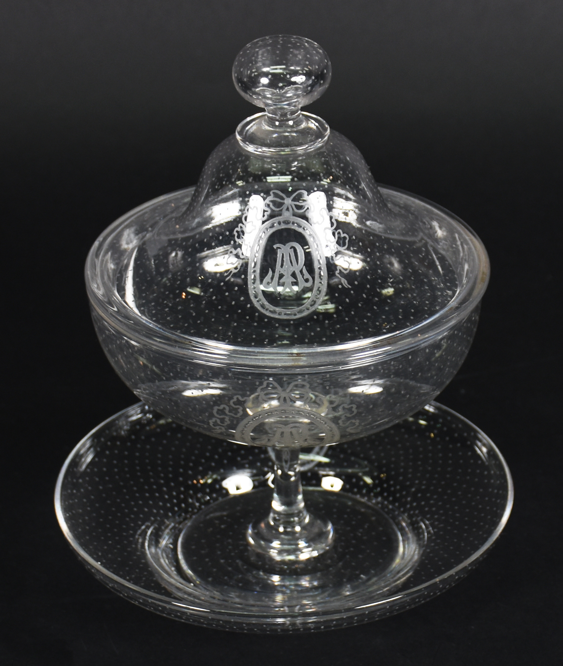 Delicada compoteira com presentoir de cristal frances decorada em... - foto 1 de 3