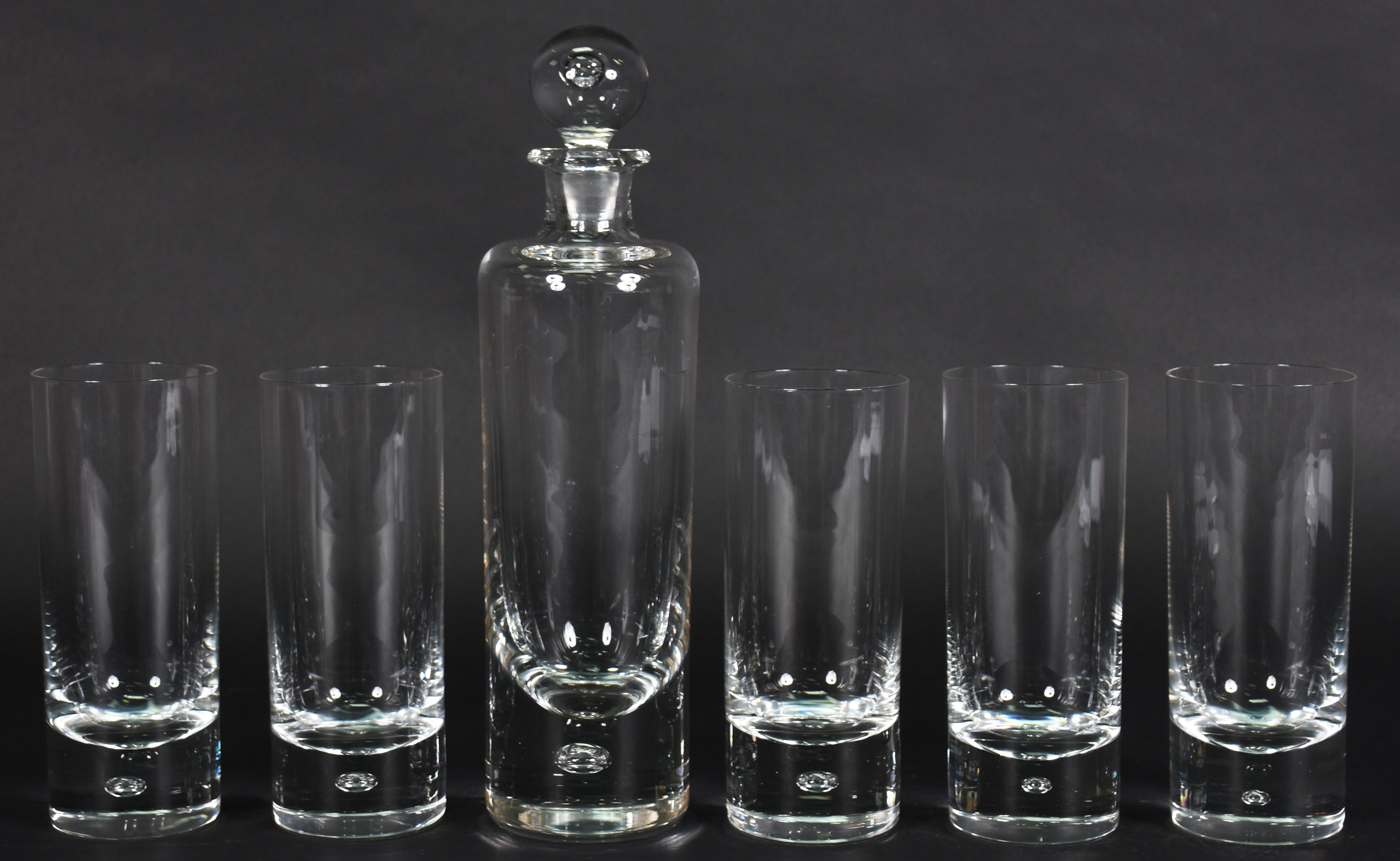 Garrafa e 5 copos de cristal - foto 1 de 3