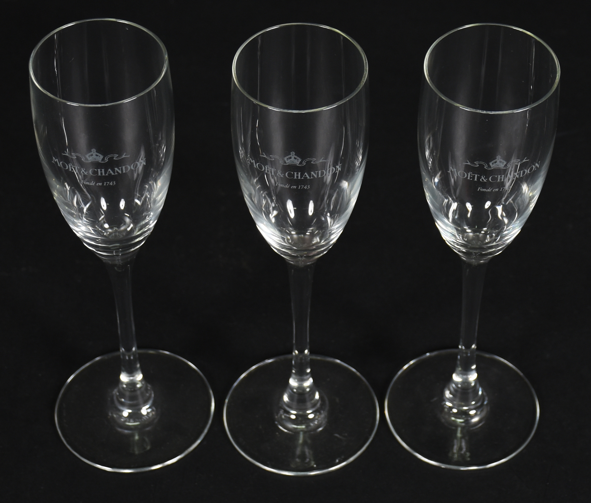 Seis flutes para champagne com a inscrição "Moet & Chandon", marcas... - foto 2 de 3
