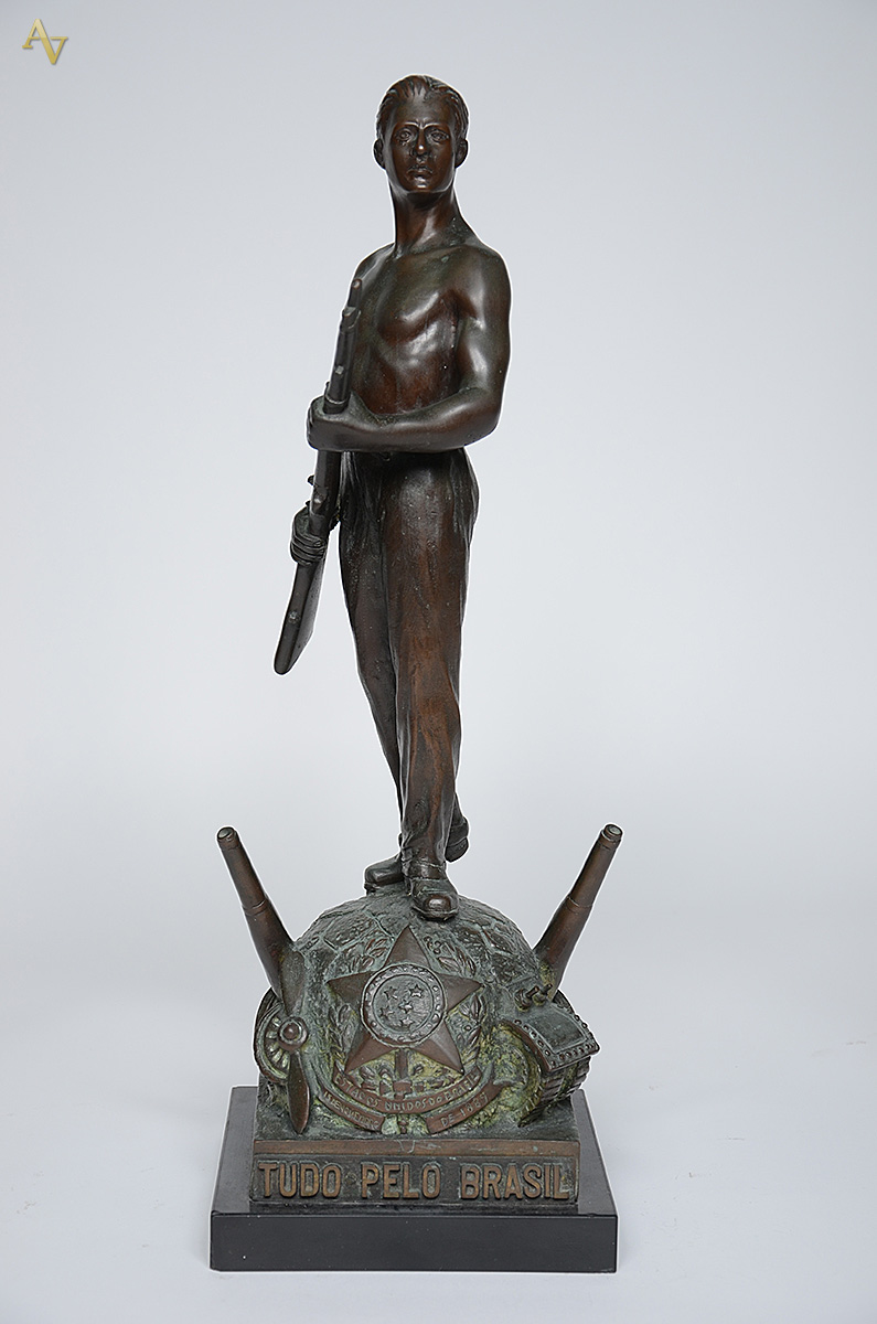 L. L. FAVERO - Escultura de bronze representando homem com armas, com... - foto 1 de 6