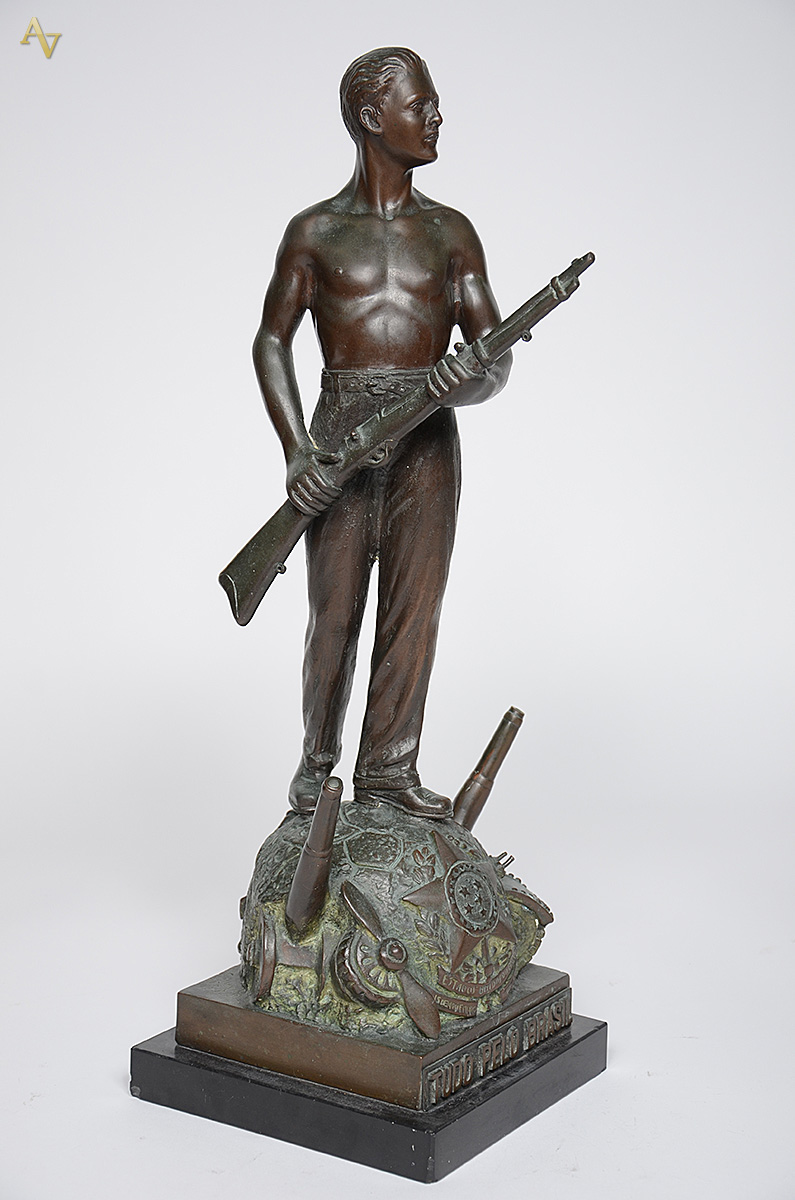 L. L. FAVERO - Escultura de bronze representando homem com armas, com... - foto 4 de 6