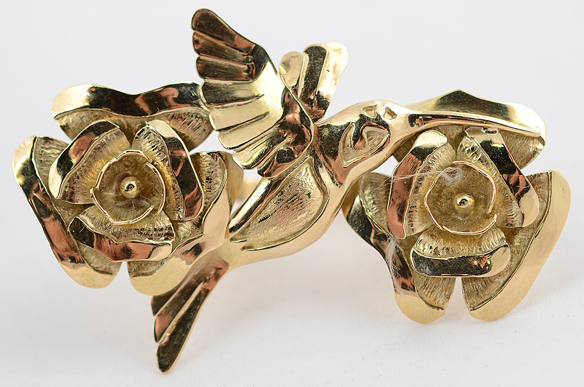 Anel duplo feitio beija flor e rosas de ouro 18 k. Peso total 24,9 g... - foto 1 de 2