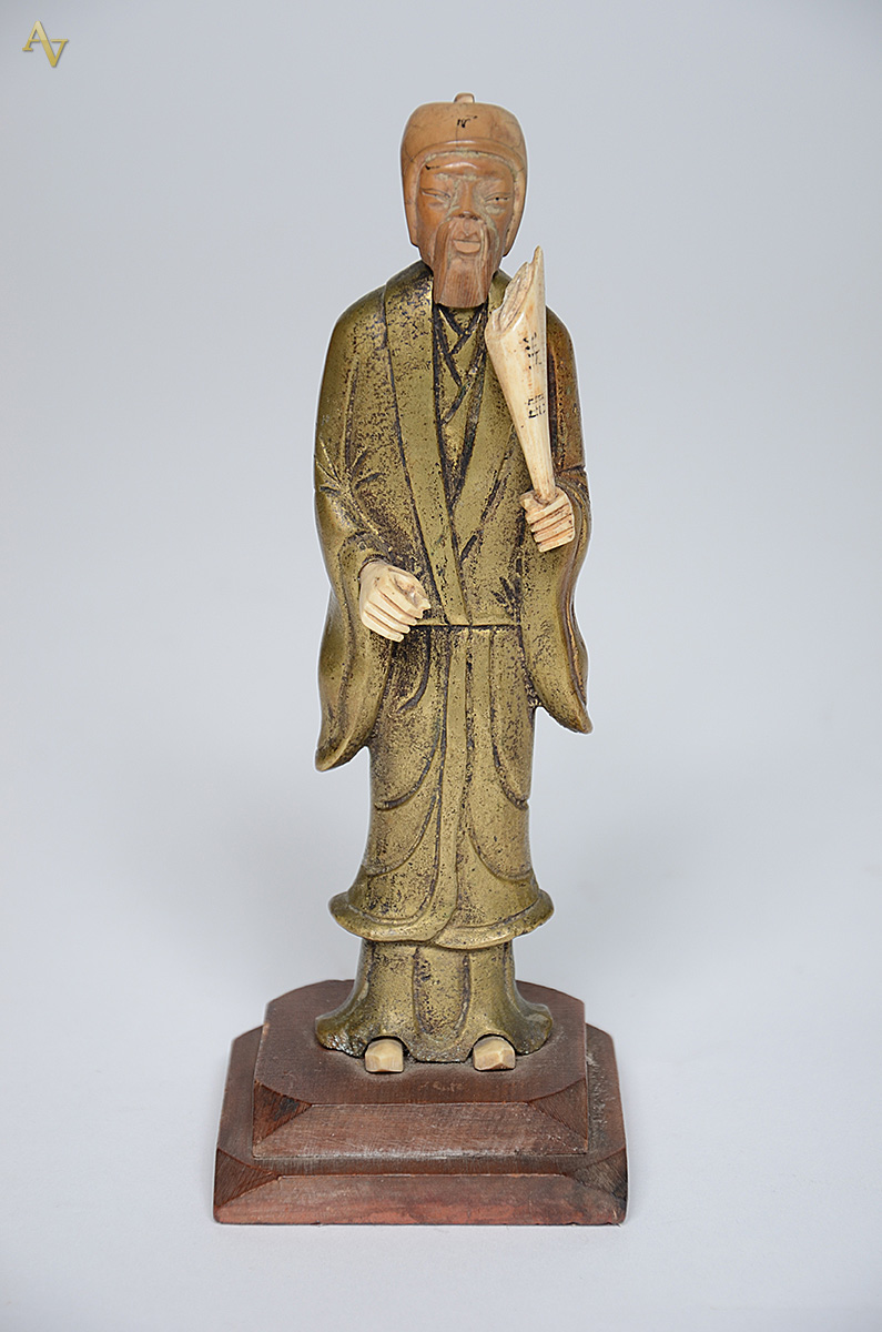 Escultura de bronze e marfim representando figura masculina. Altura... - foto 1 de 2