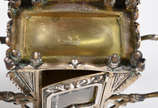 Duas miniaturas de prata contrastada, sendo "Li... - Duas miniaturas de prata contrastada, sendo "Liteira  com portas articuladas de cristal bisotado, contraste portugues do Porto, prateiro Marques...