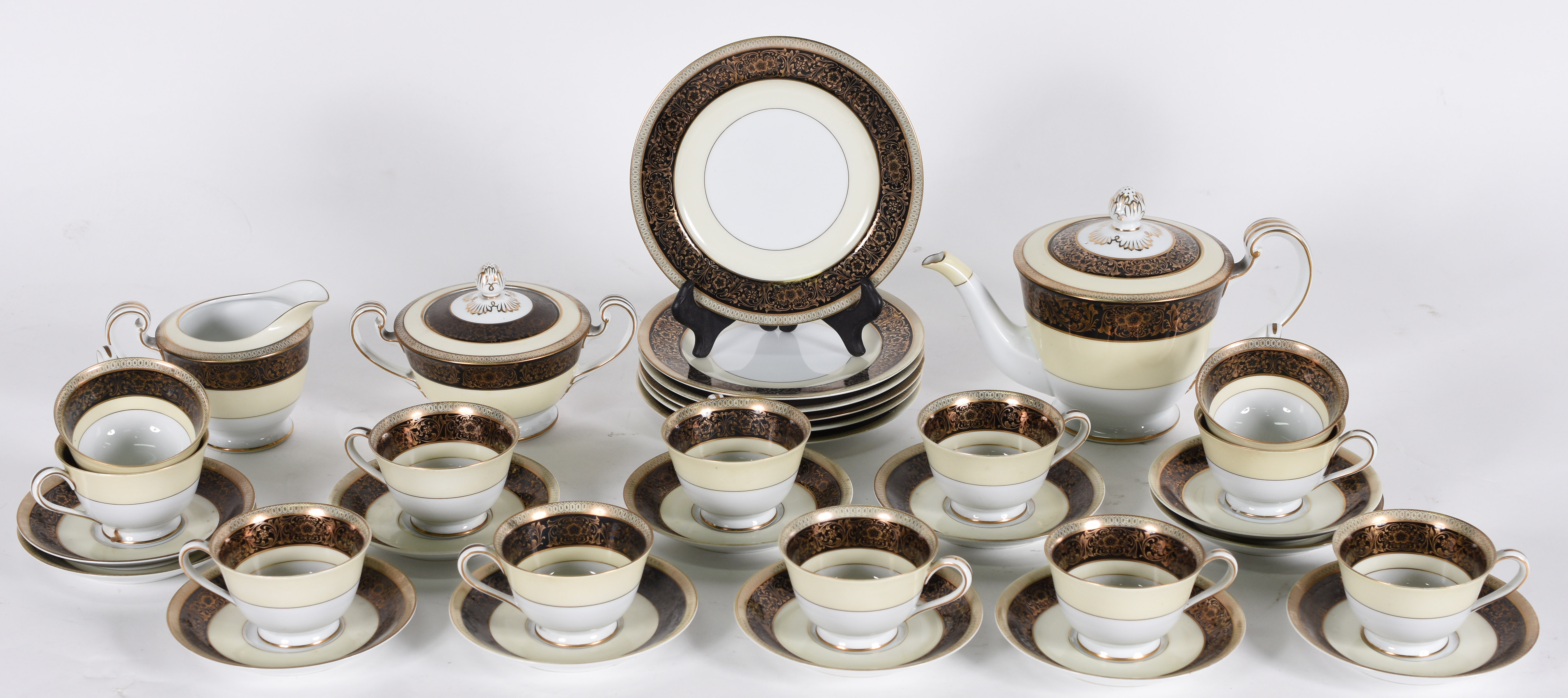 Aparelho de chá de porcelana Noritake , composto de 12 xícaras com... - foto 1 de 5