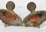 Par de castiçais de bronze ( 1 bobeche amassada ) - Par de castiçais de bronze ( 1 bobeche amassada )