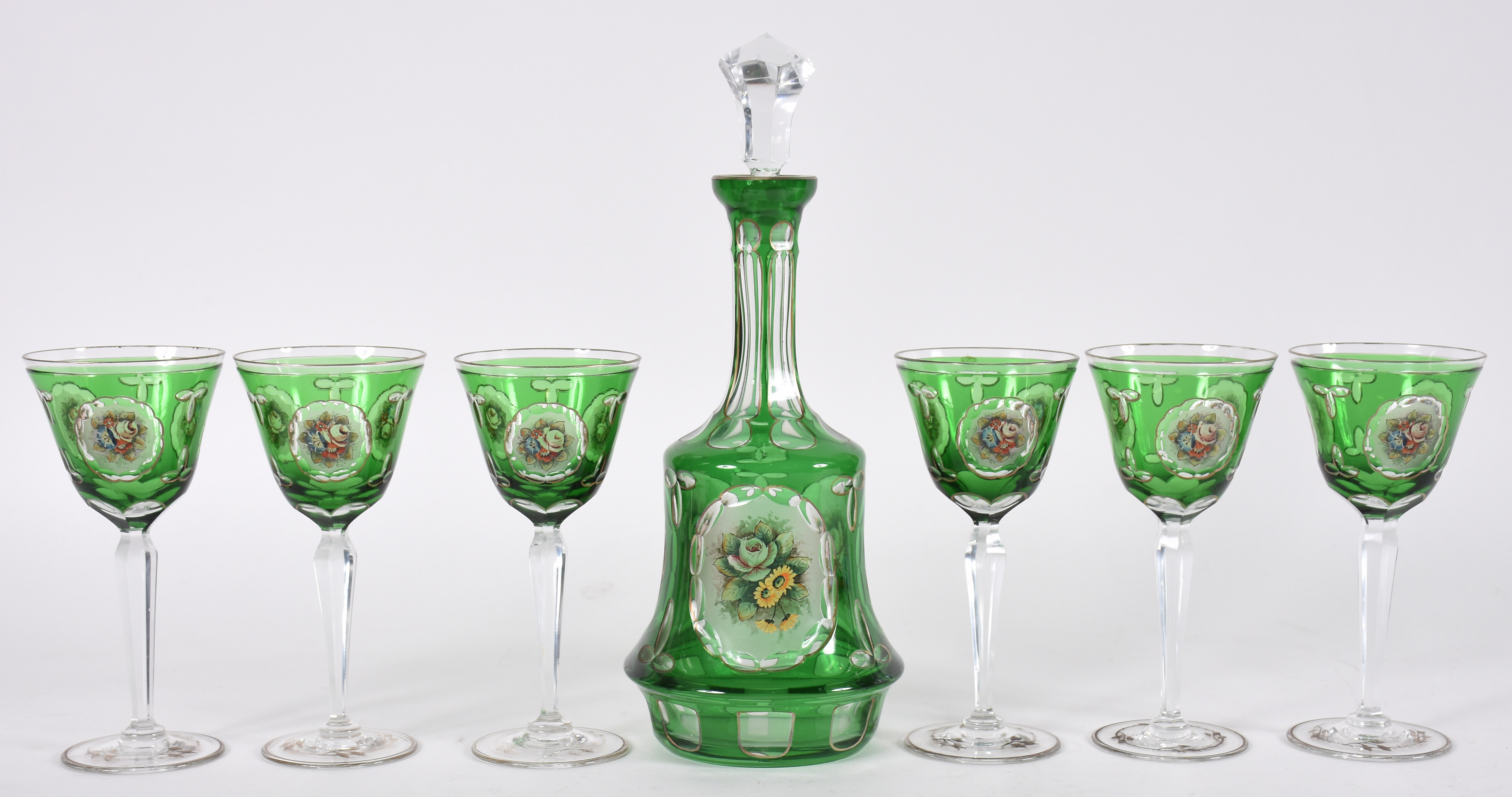 Garrafa com 6 cálices de cristal europeu doublé verde com flores em... - foto 1 de 3