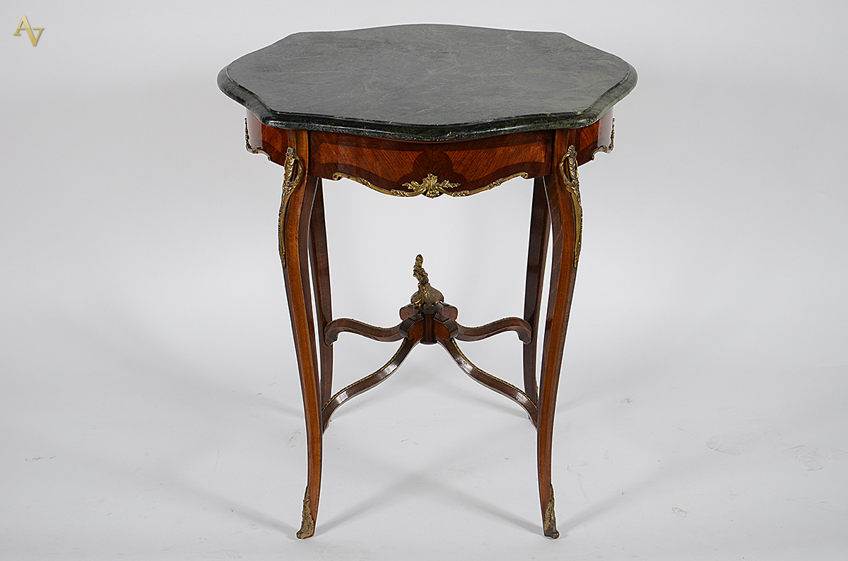 Mesa francesa de madeira parquetada, aplicações de bronze, tampo de... - foto 2 de 3