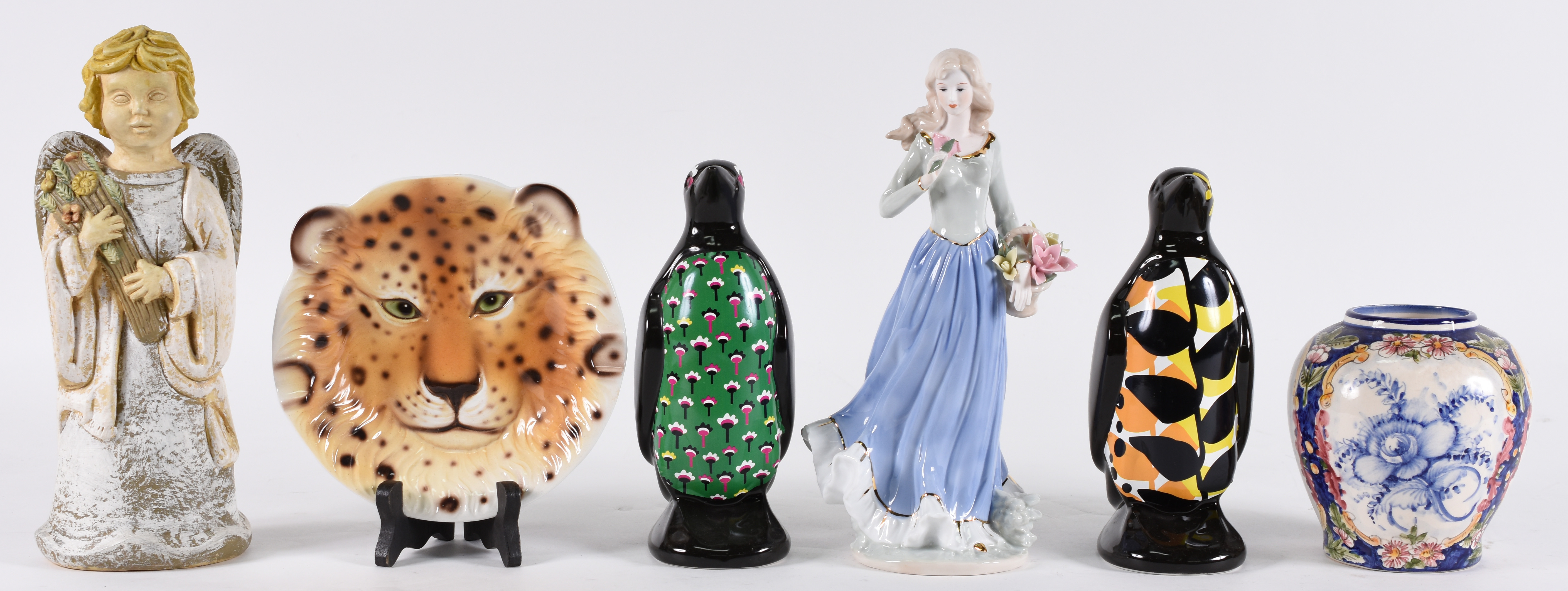 Diversas peças , sendo 2 pinguins , cinzeiro leopardo de porcelana... - foto 1 de 7