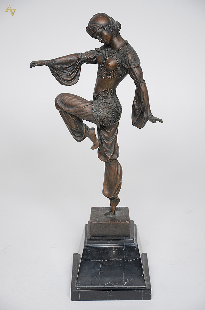 Réplica de escultura de bronze de Chiparus, assinada, representando... - foto 1 de 4
