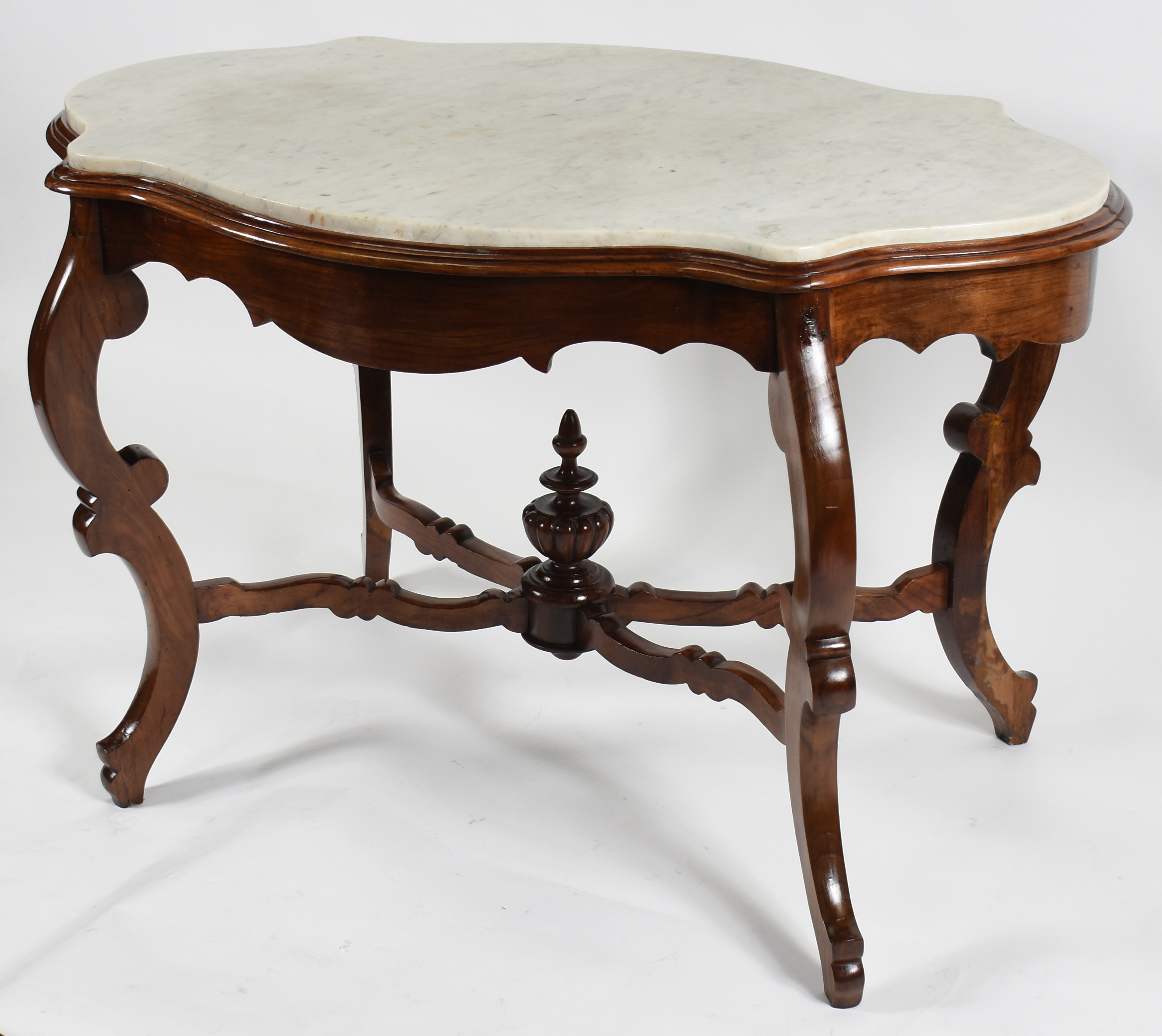 Mesa de apresentação em estilo Louis Philippe. Século XIX. Tampo... - foto 1 de 3