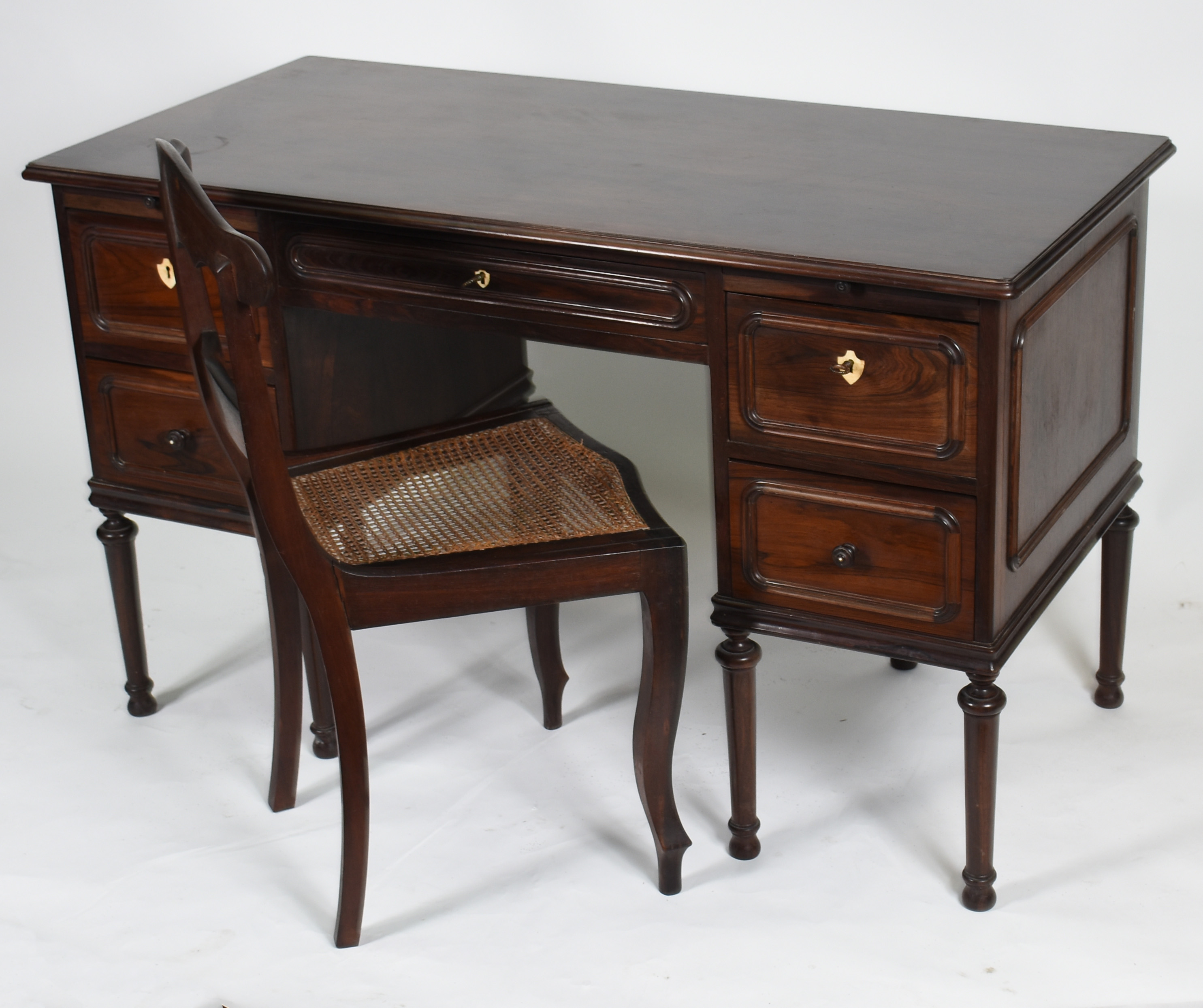 Mesa para escritório de jacarandá com 5 gavetas , duas pranchas... - foto 1 de 4