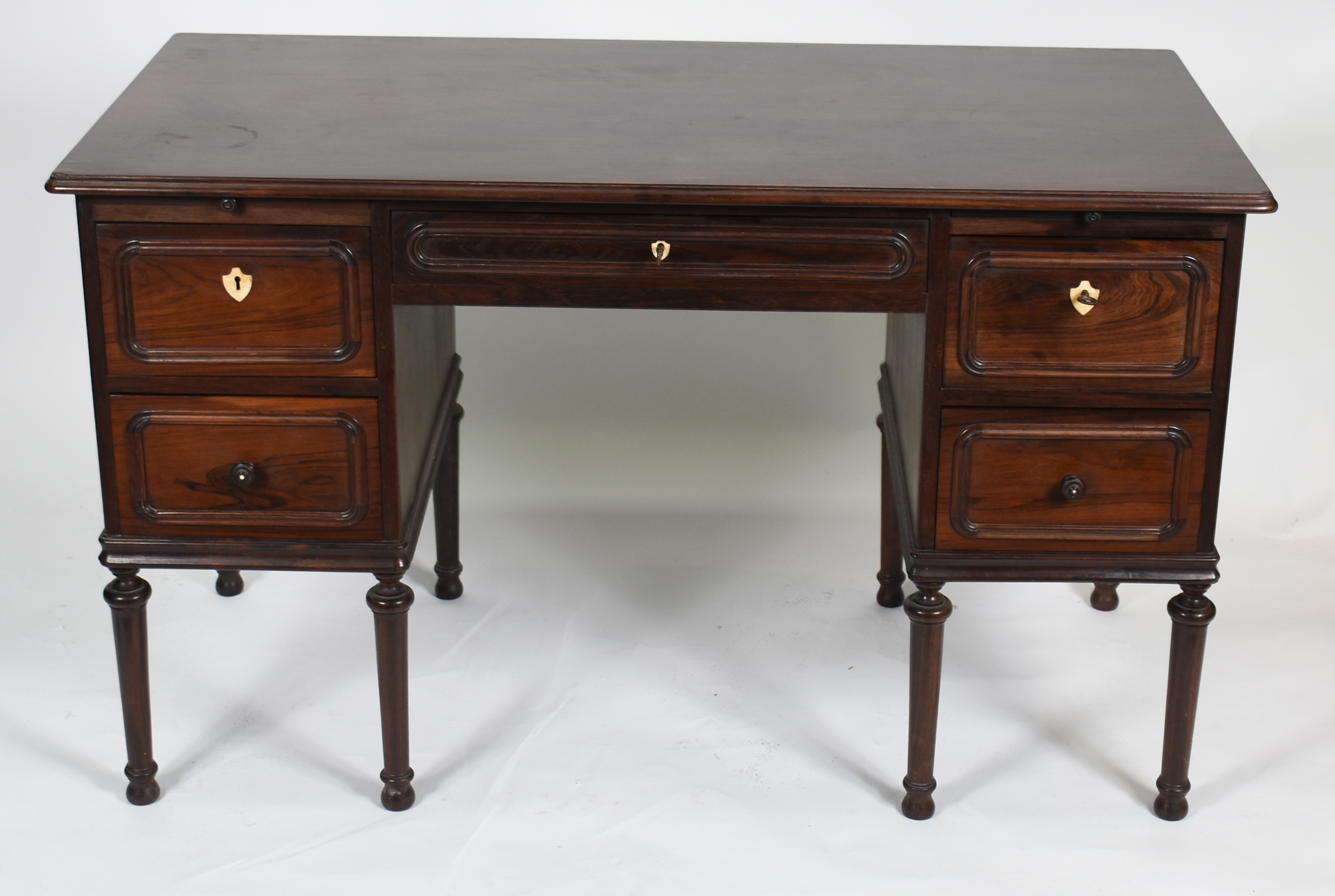 Mesa para escritório de jacarandá com 5 gavetas , duas pranchas... - foto 2 de 4