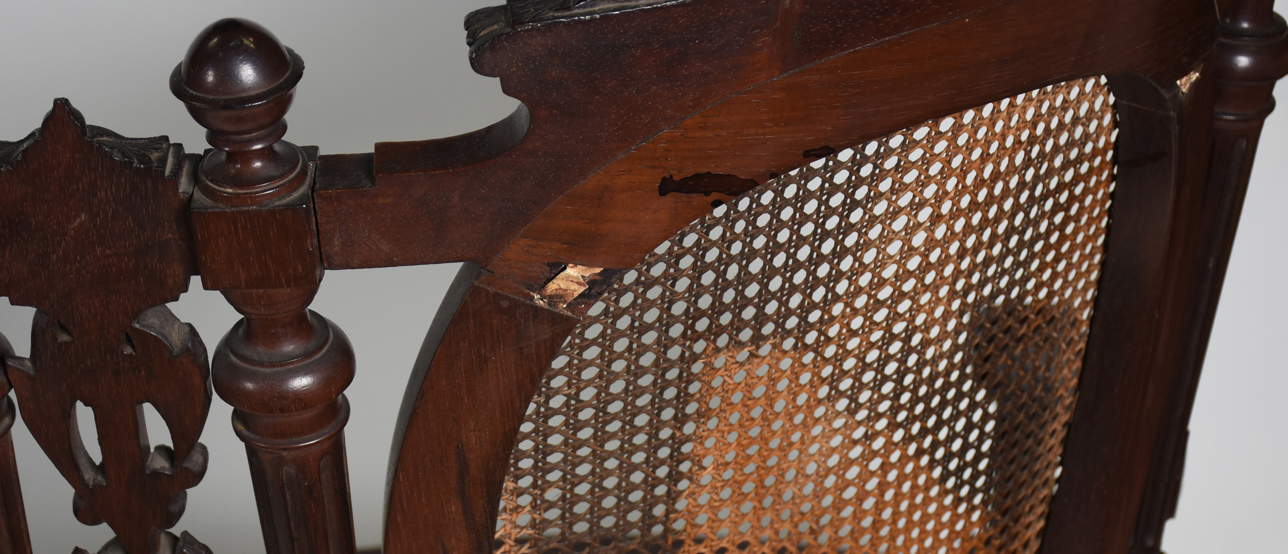 Conjunto de sofá (canapé ) e par de poltronas de jacarandá com... - foto 4 de 5