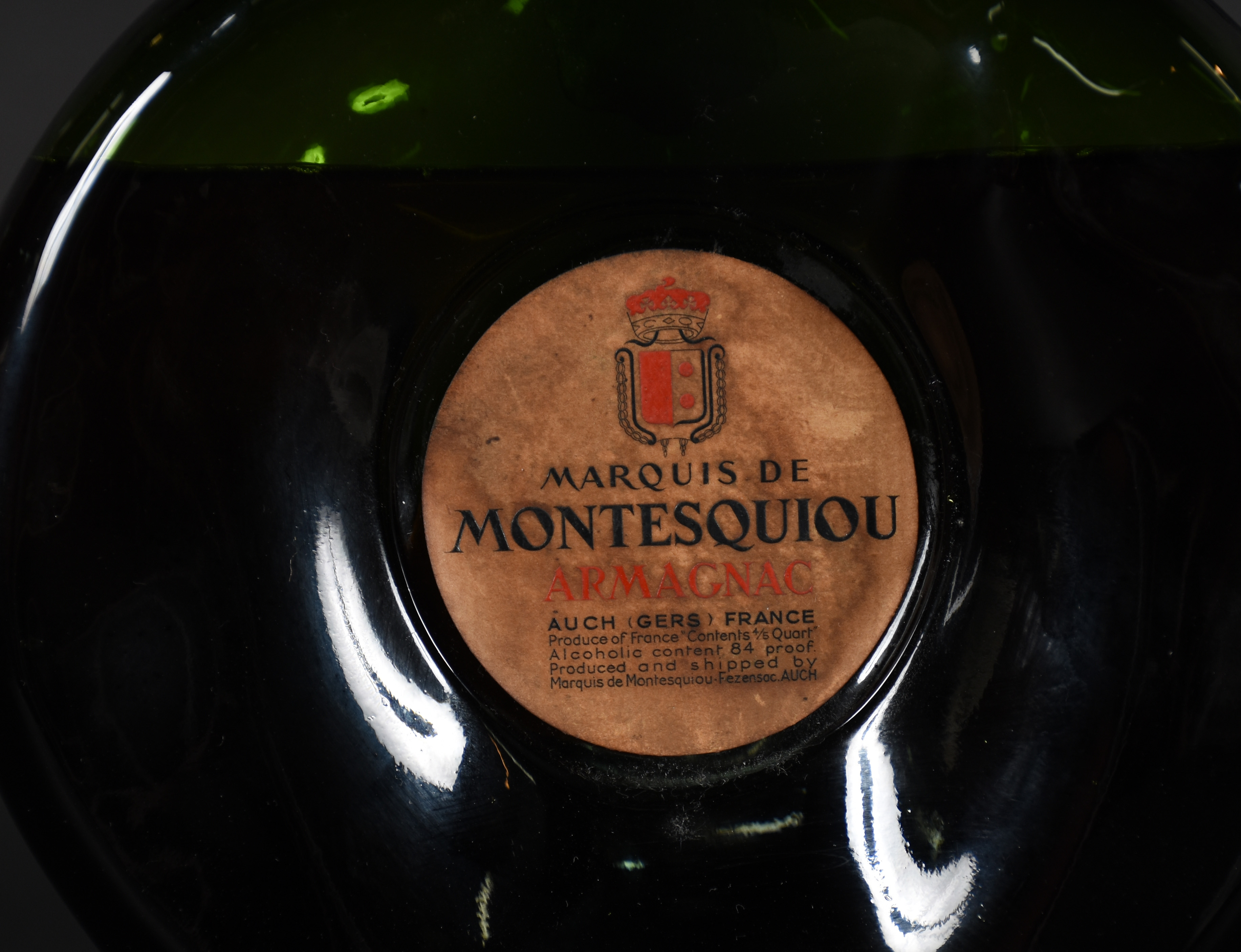Seis cálices para cognac com as iniciais "N" e garrafa de bebida... - foto 2 de 5