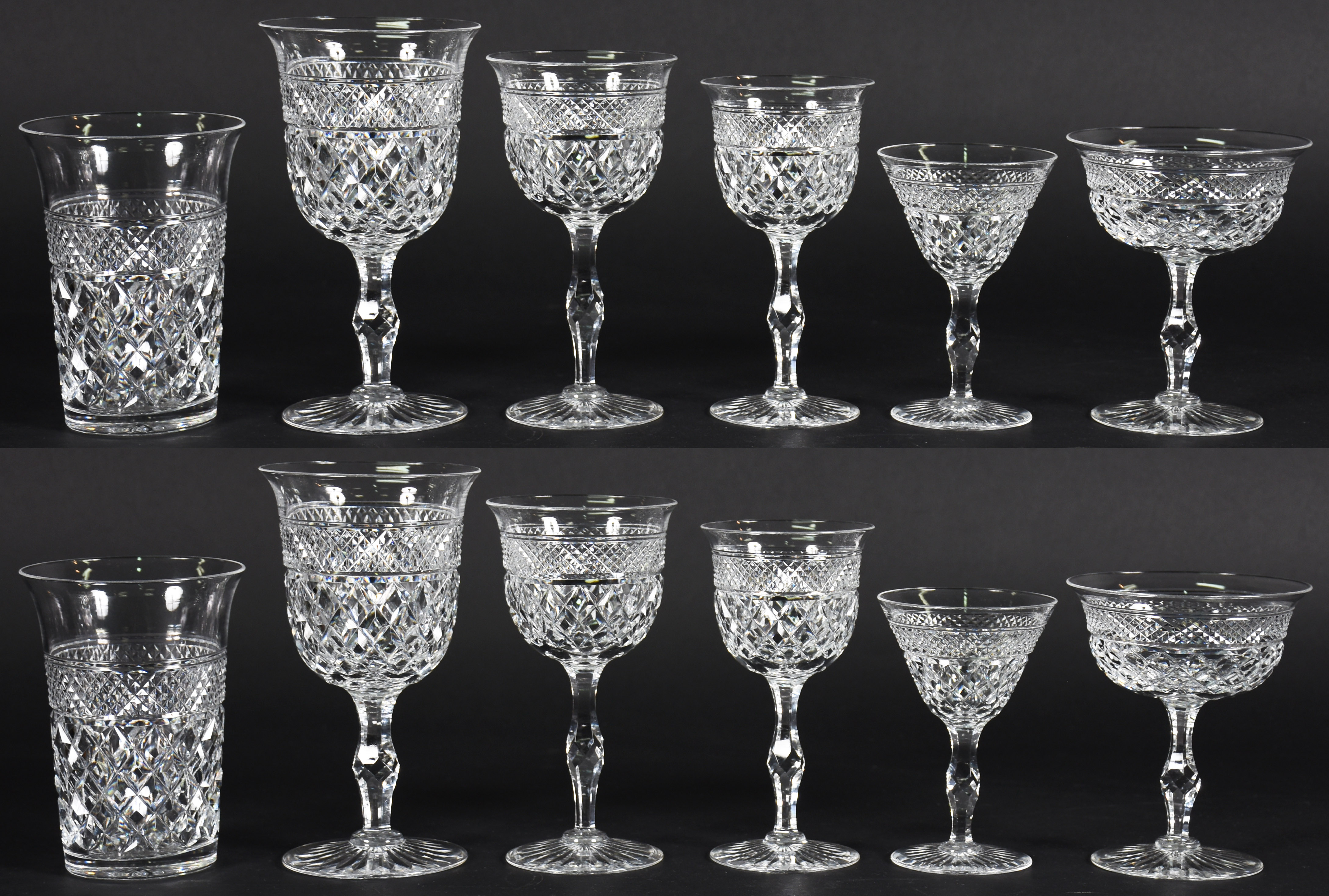Serviço de cristal inglês lapidado, marca WEBB nas bases, composto de... - foto 1 de 3