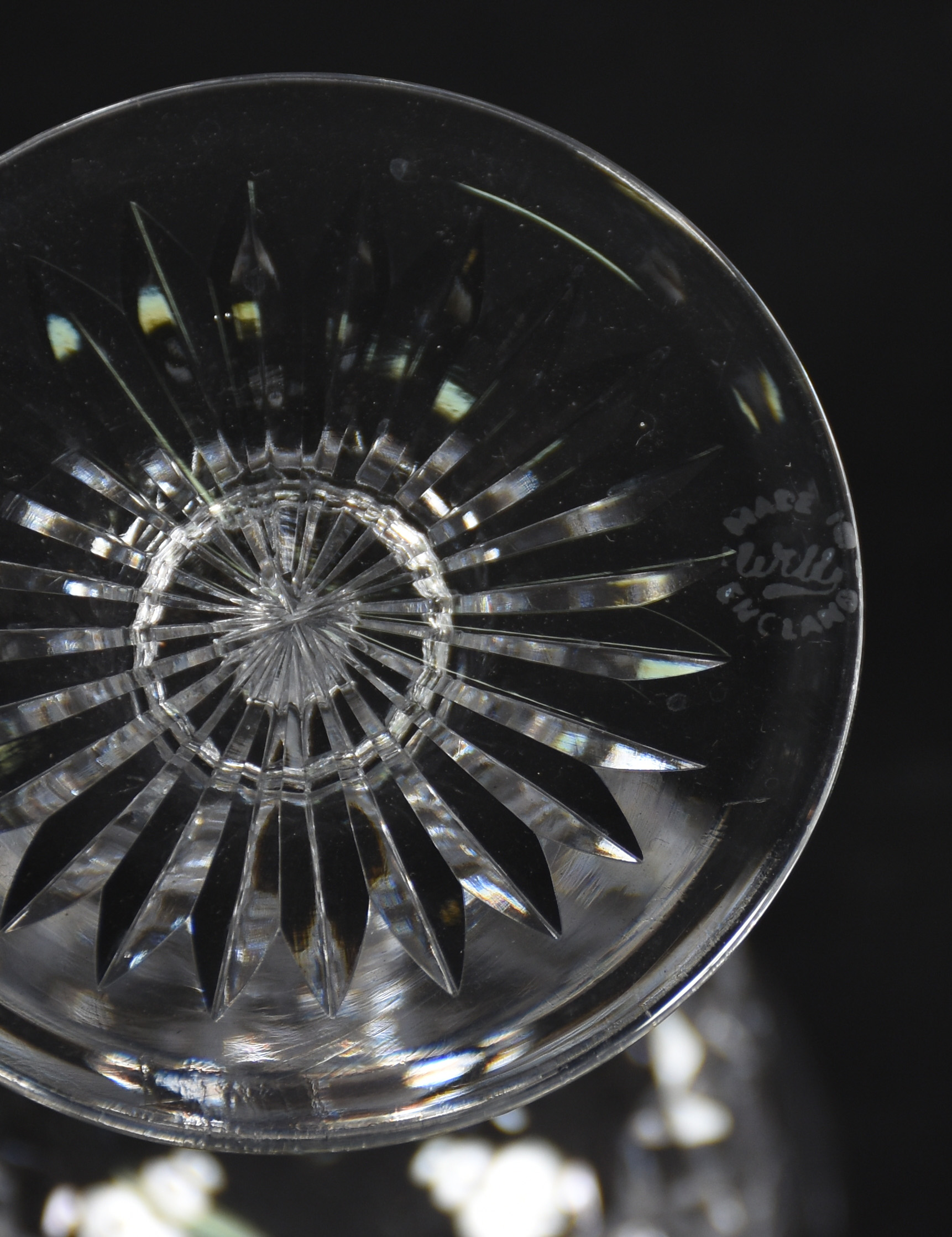 Serviço de cristal inglês lapidado, marca WEBB nas bases, composto de... - foto 3 de 3