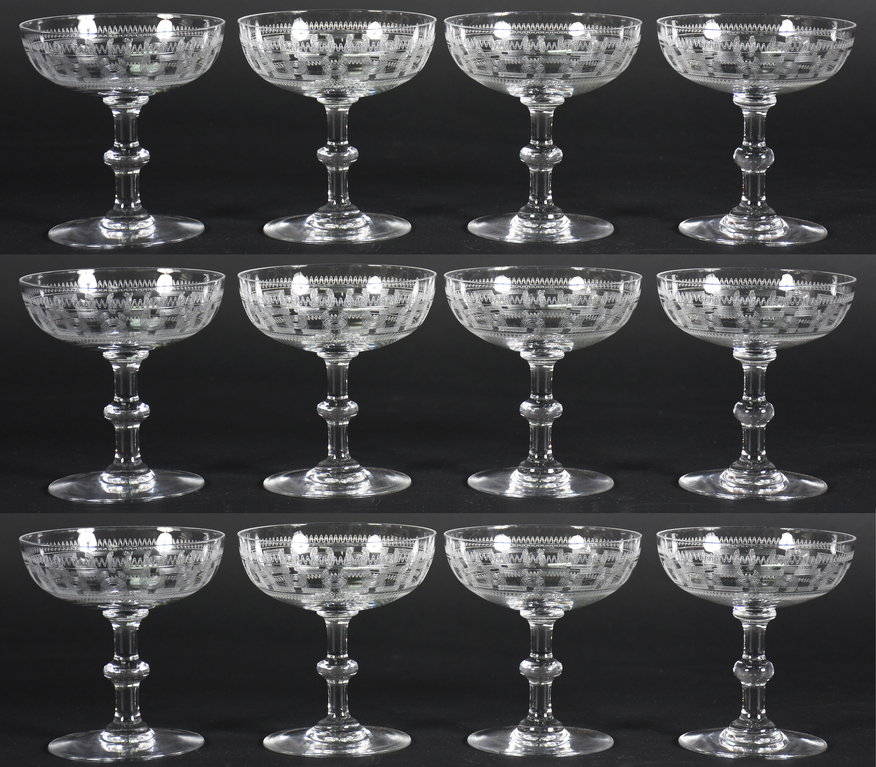 Doze taças para champagne de cristal europeu decorados com gregas... - foto 1 de 3