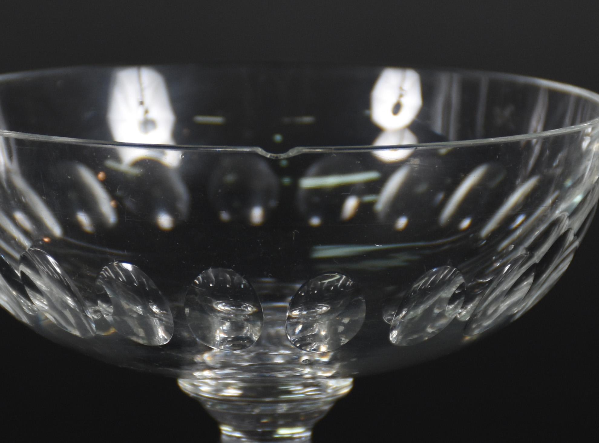 Cinco taças de champagne diversas de cristal frances lapidado... - foto 3 de 4