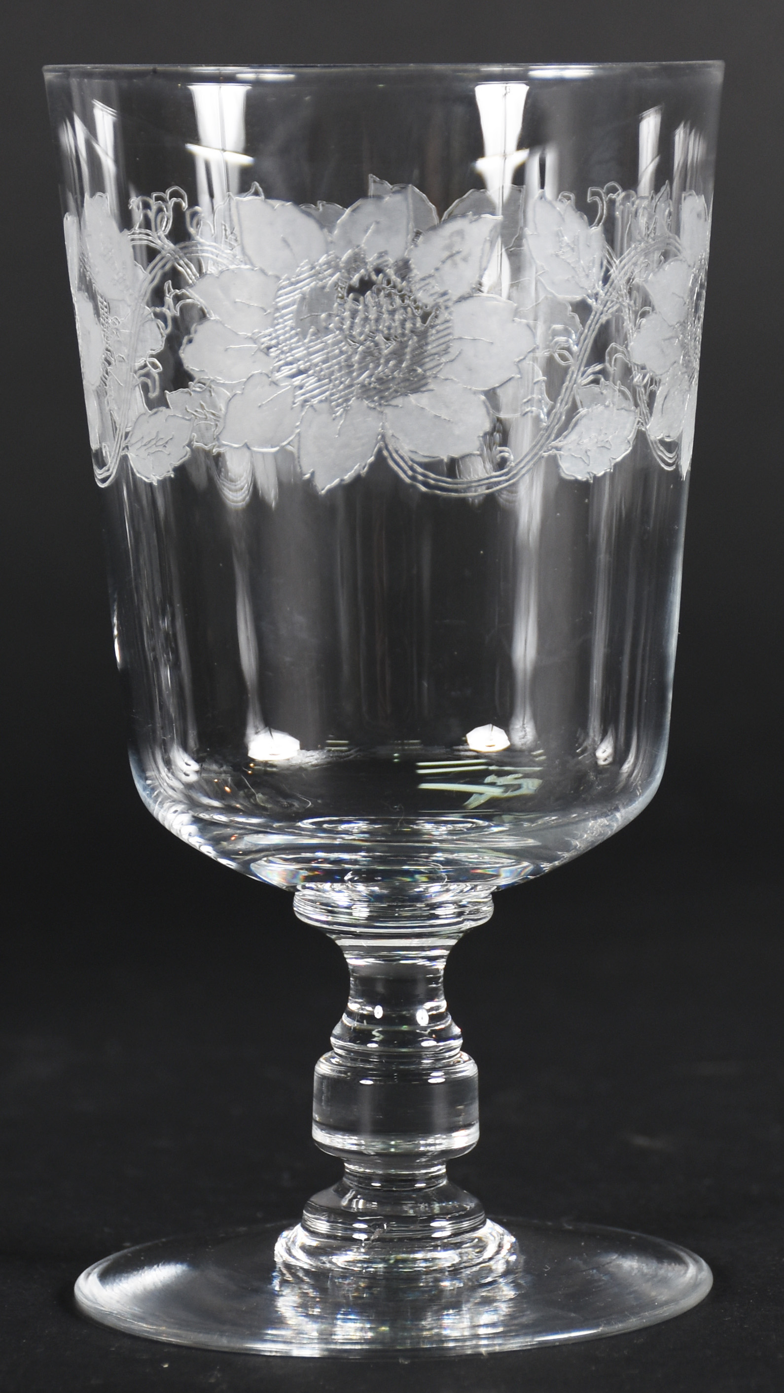 Conjunto com 19 cálices para água de cristal com flores lavradas - foto 3 de 3