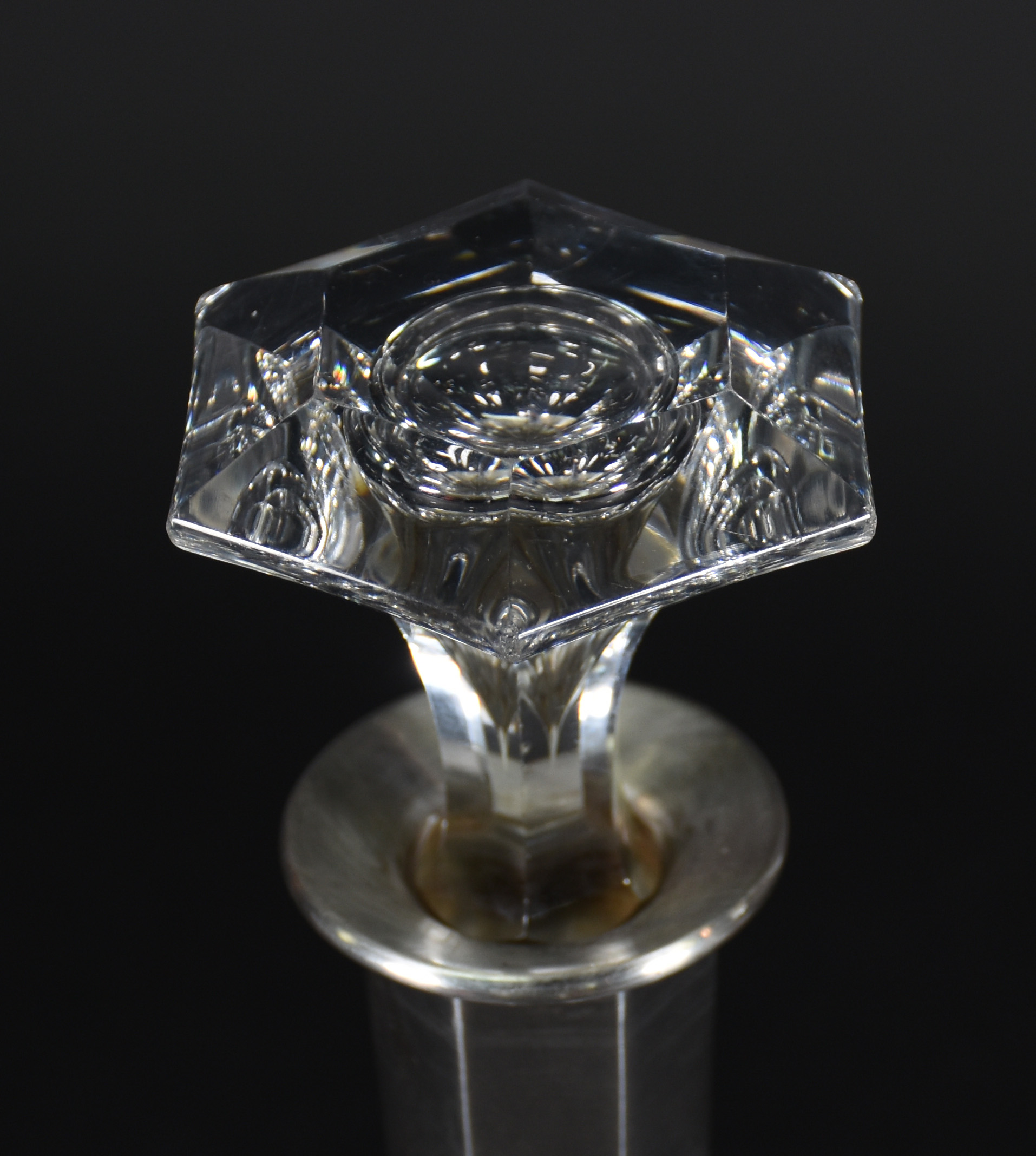 Garrafa de cristal facetado com borda de prata - foto 3 de 3