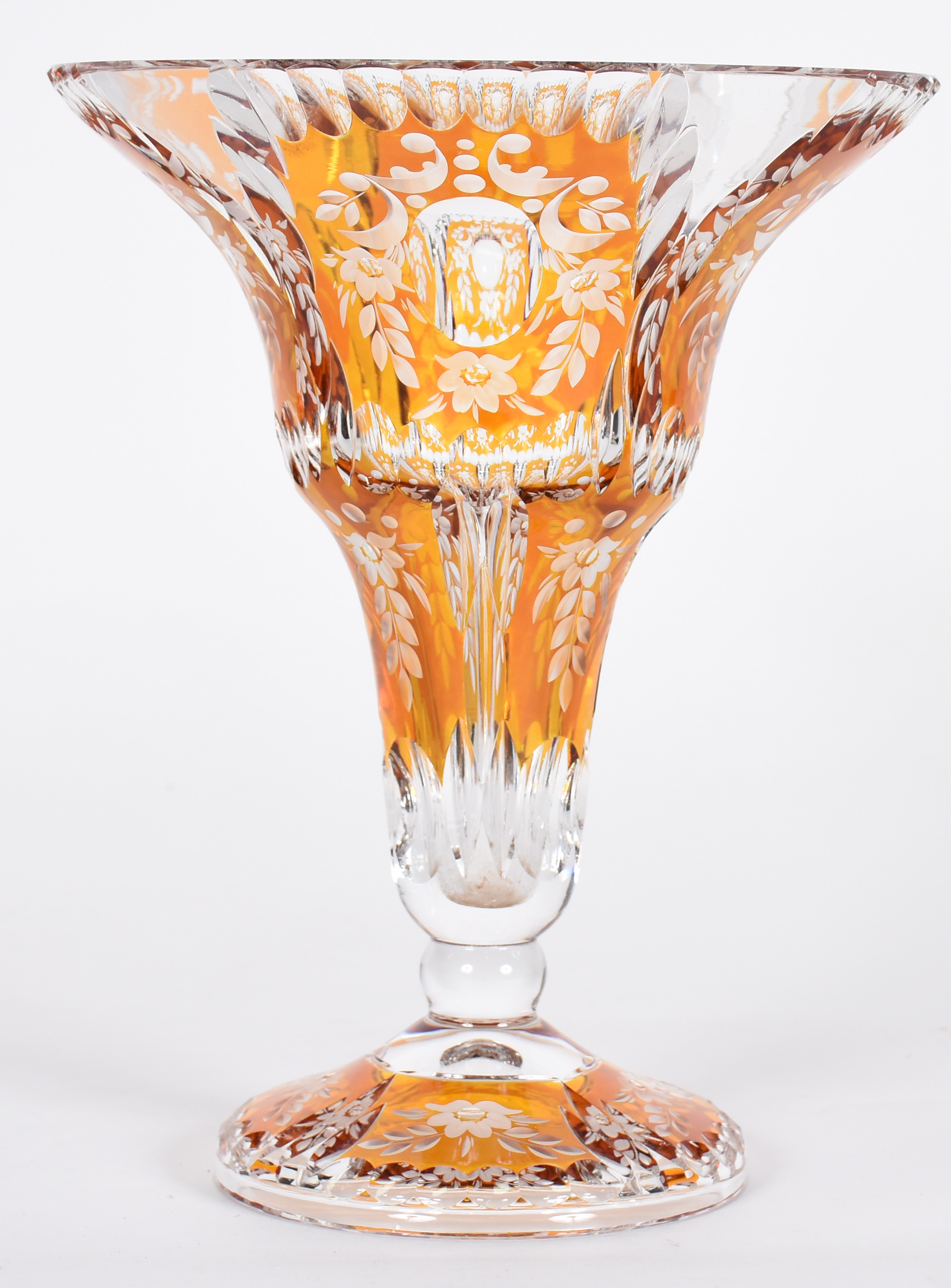 Vaso de cristal doublè âmbar lapidado com flores - foto 2 de 3