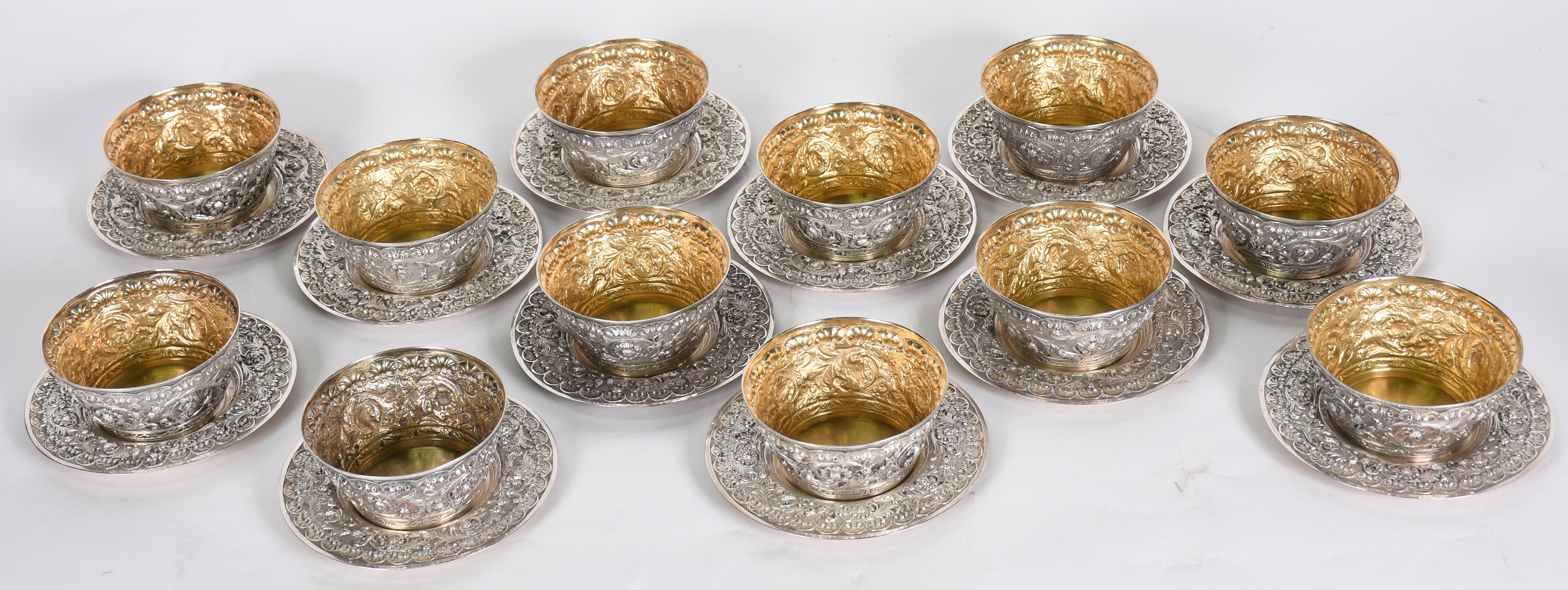 Doze bowls com pratinhos de prata Portuguesa com vermeil, prateiro... - foto 1 de 3
