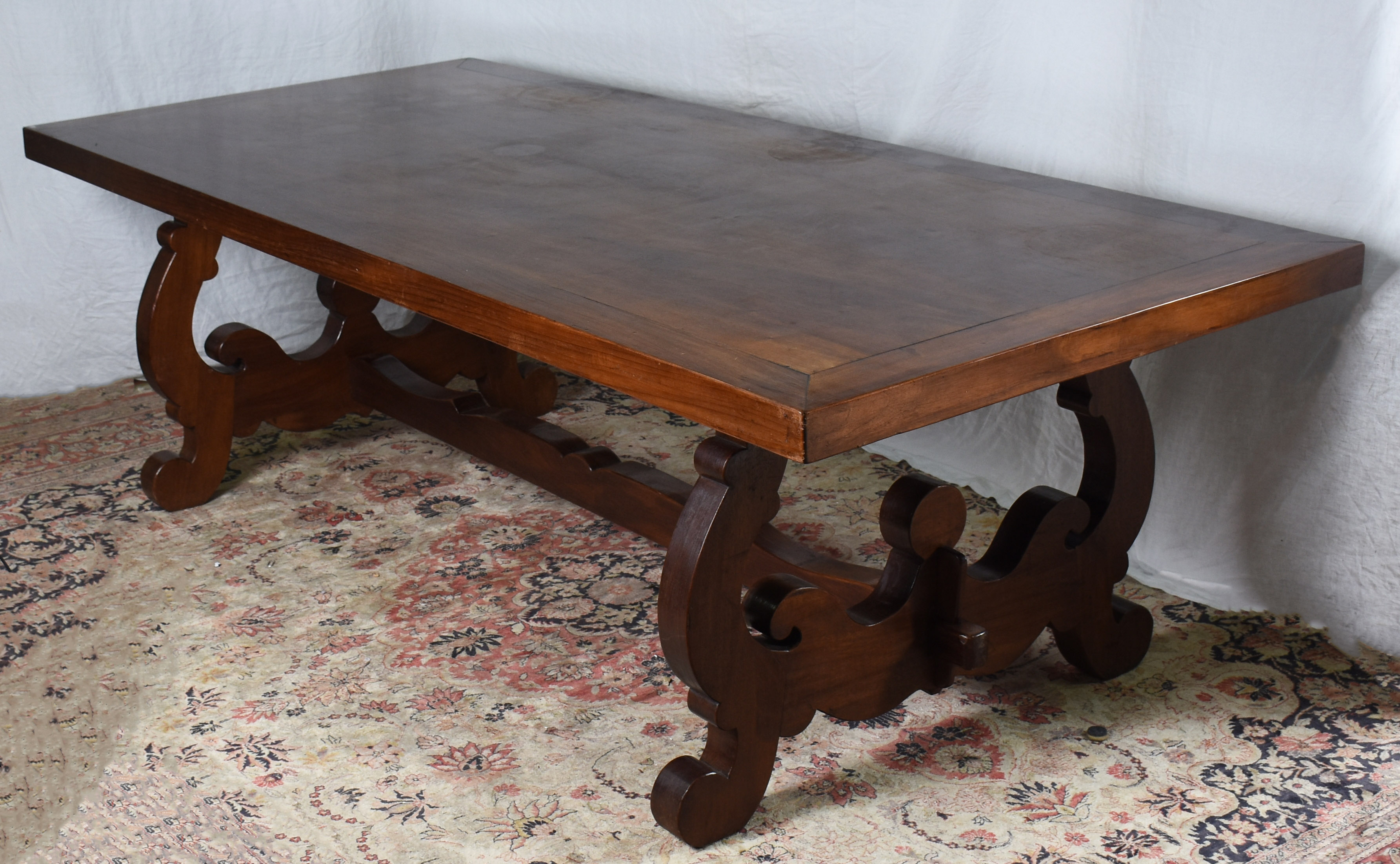Mesa de jantar de madeira nobre, estilo colonial brasileiro... - foto 2 de 2