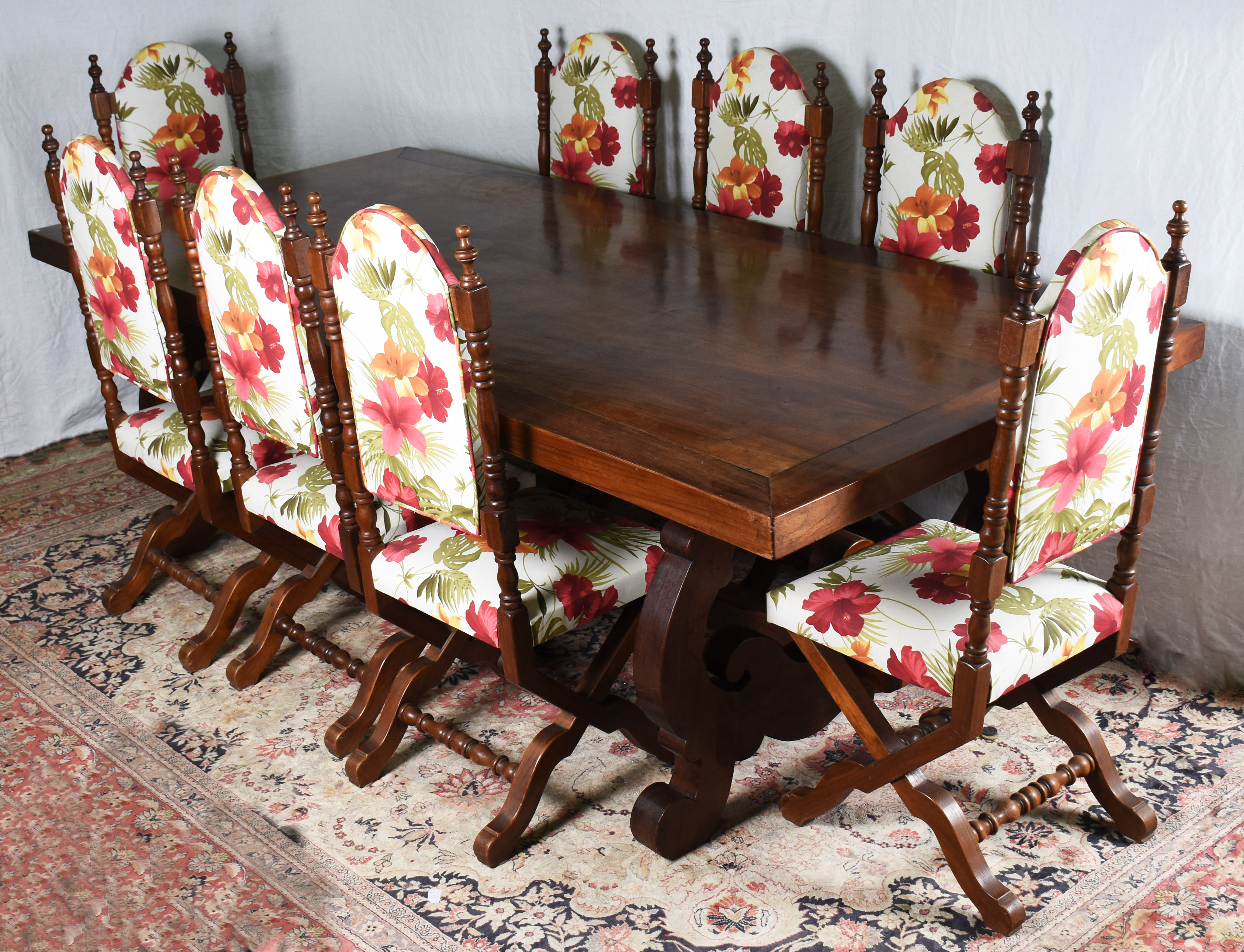 Mesa de jantar de madeira nobre, estilo colonial brasileiro... - foto 1 de 2
