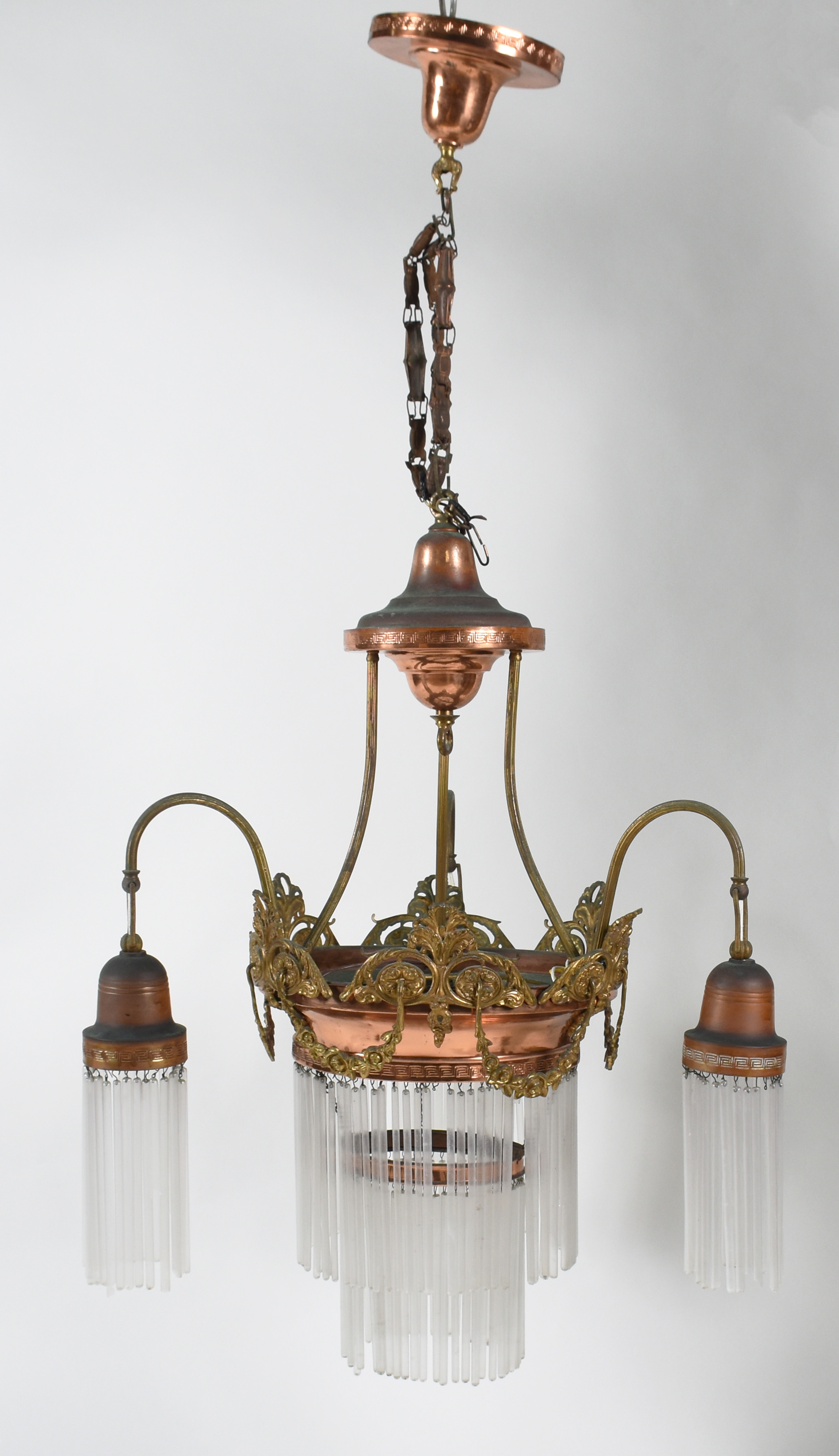 Lustre de metal acobreado com canutilhos de vidro. - foto 2 de 2