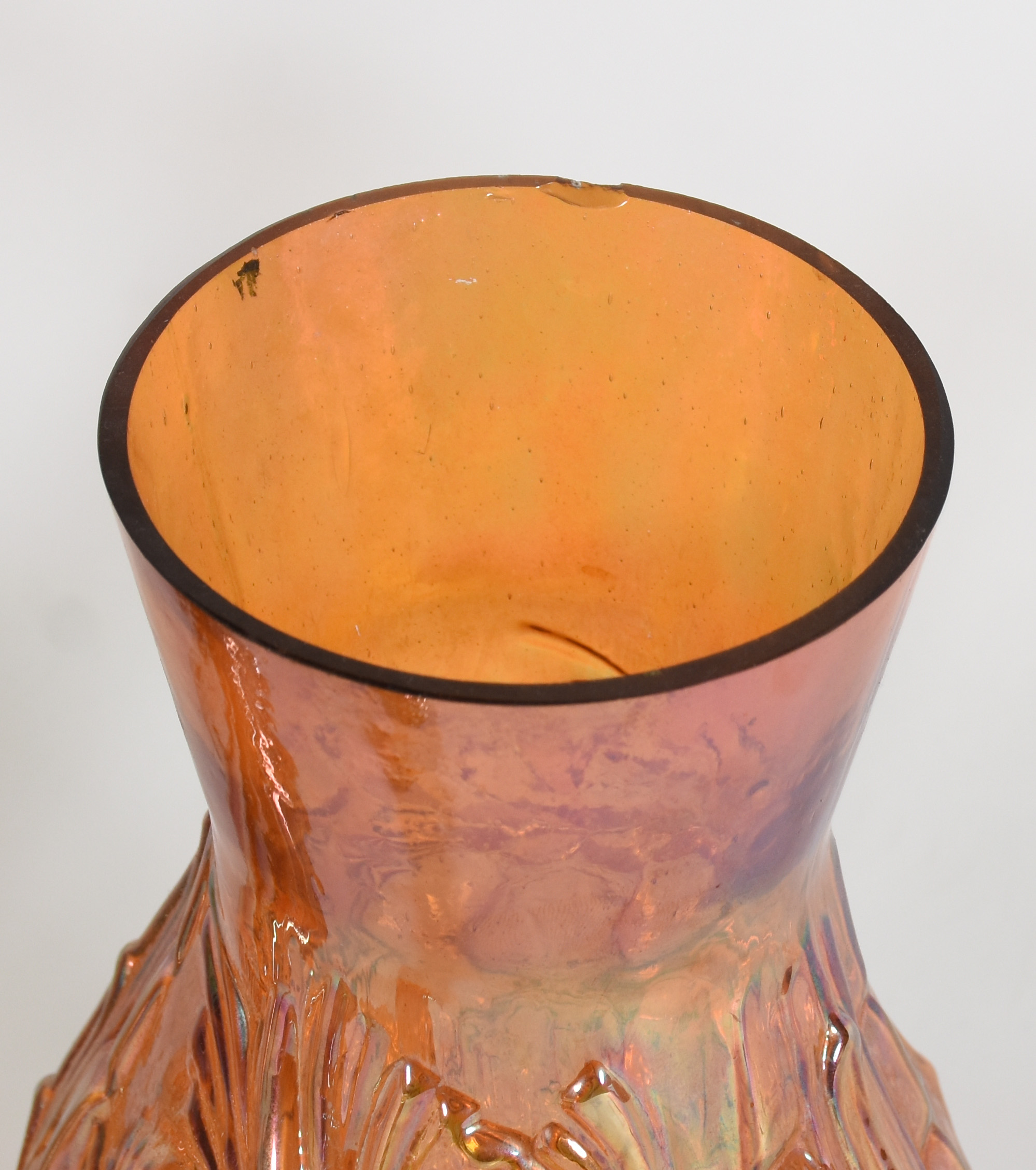 Seis vasos diversos de vidro "fogo" trabalhados em relevo. - foto 4 de 4