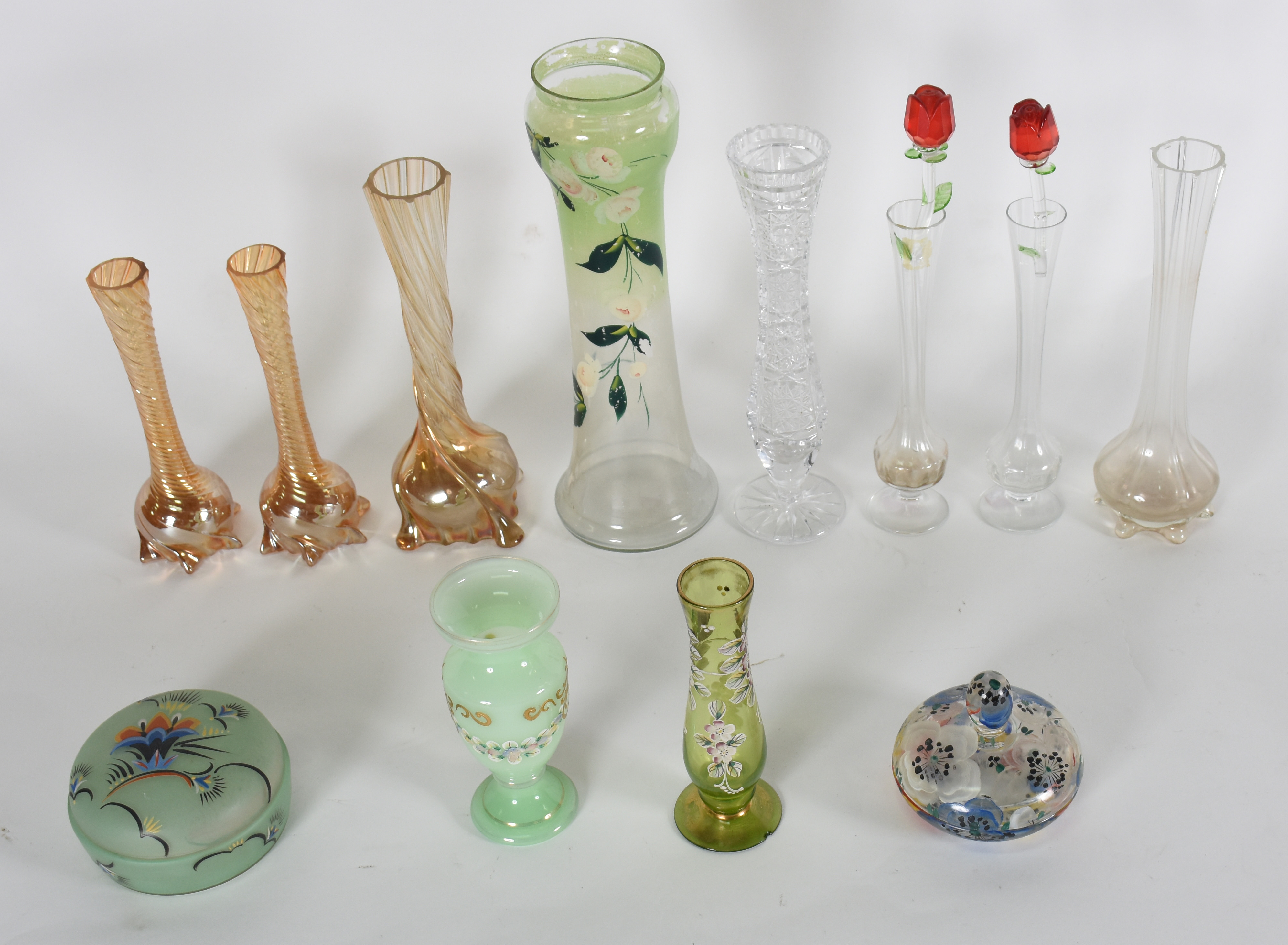 Dez solifleurs e 2 poseiras de vidro em diversas decorações. . Total... - foto 1 de 5