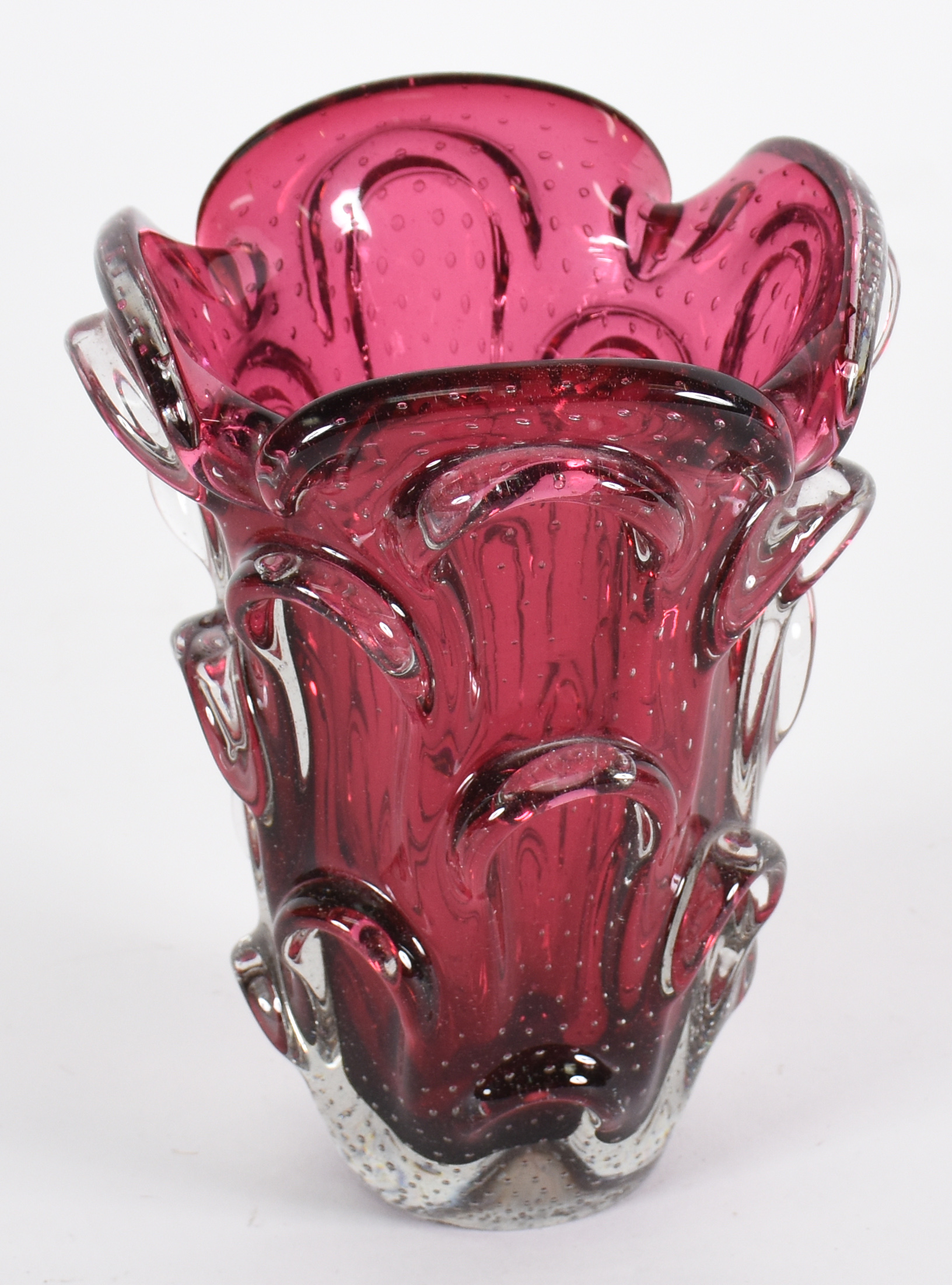 Vaso de Murano italiano na cor rubi, anos 60.( bicados embaixo) - foto 2 de 3