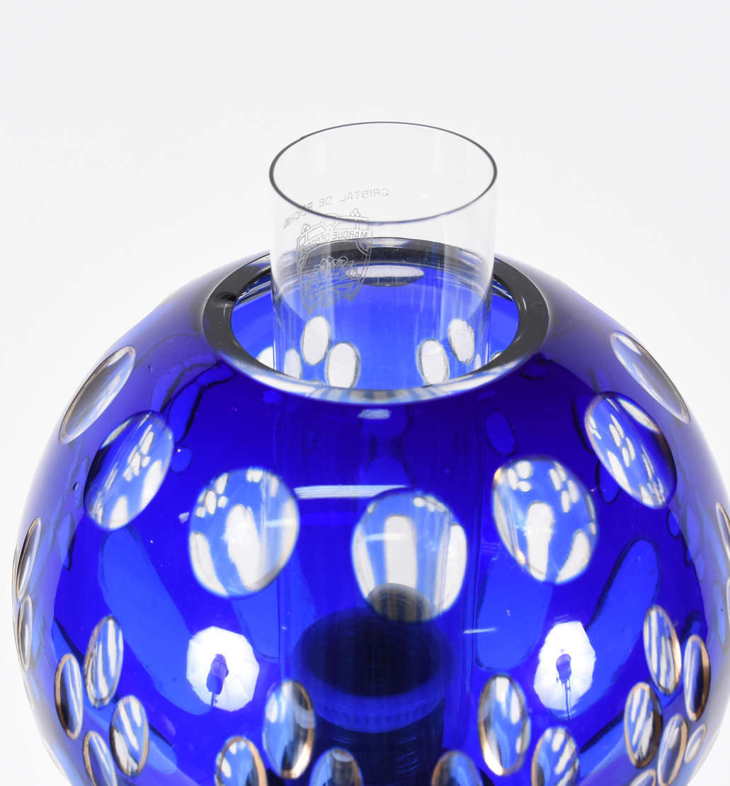 Luminária de cristal overlay azul lapidado, detalhes de metal e base... - foto 2 de 3