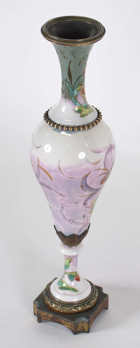 Ânfora de porcelana francesa de Sèvres decorado com figura feminina... - foto 2 de 3