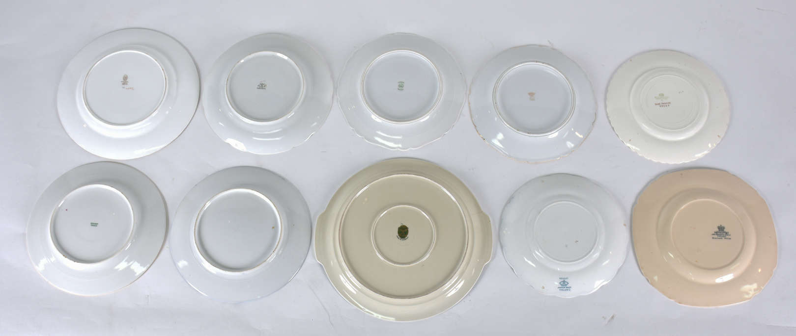 Dez pratos de porcelana de diversas procedências - foto 2 de 4