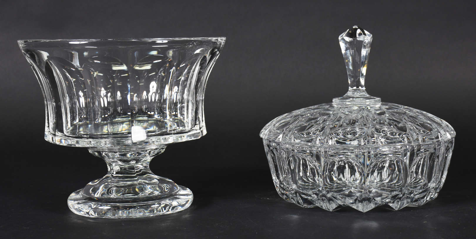 Duas peças de cristal, sendo: Fruteira e bomboniere com tampa... - foto 2 de 2