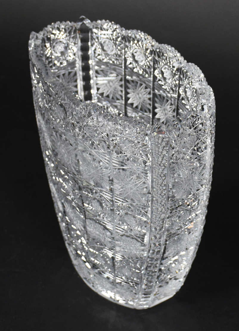 Vaso de cristal tcheco ricamente lapidado. - foto 2 de 3
