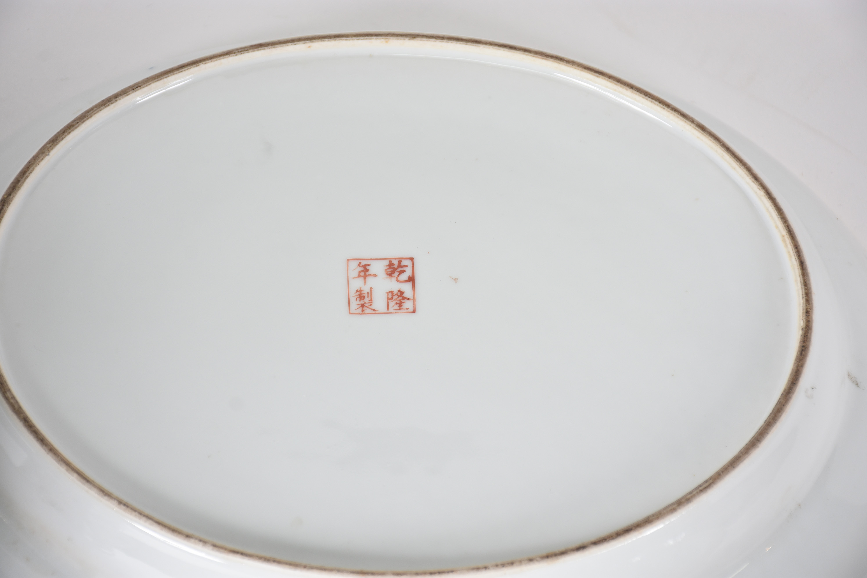 Sopeira de porcelana chinesa decorada ao gosto mandarim , marca na... - foto 2 de 3