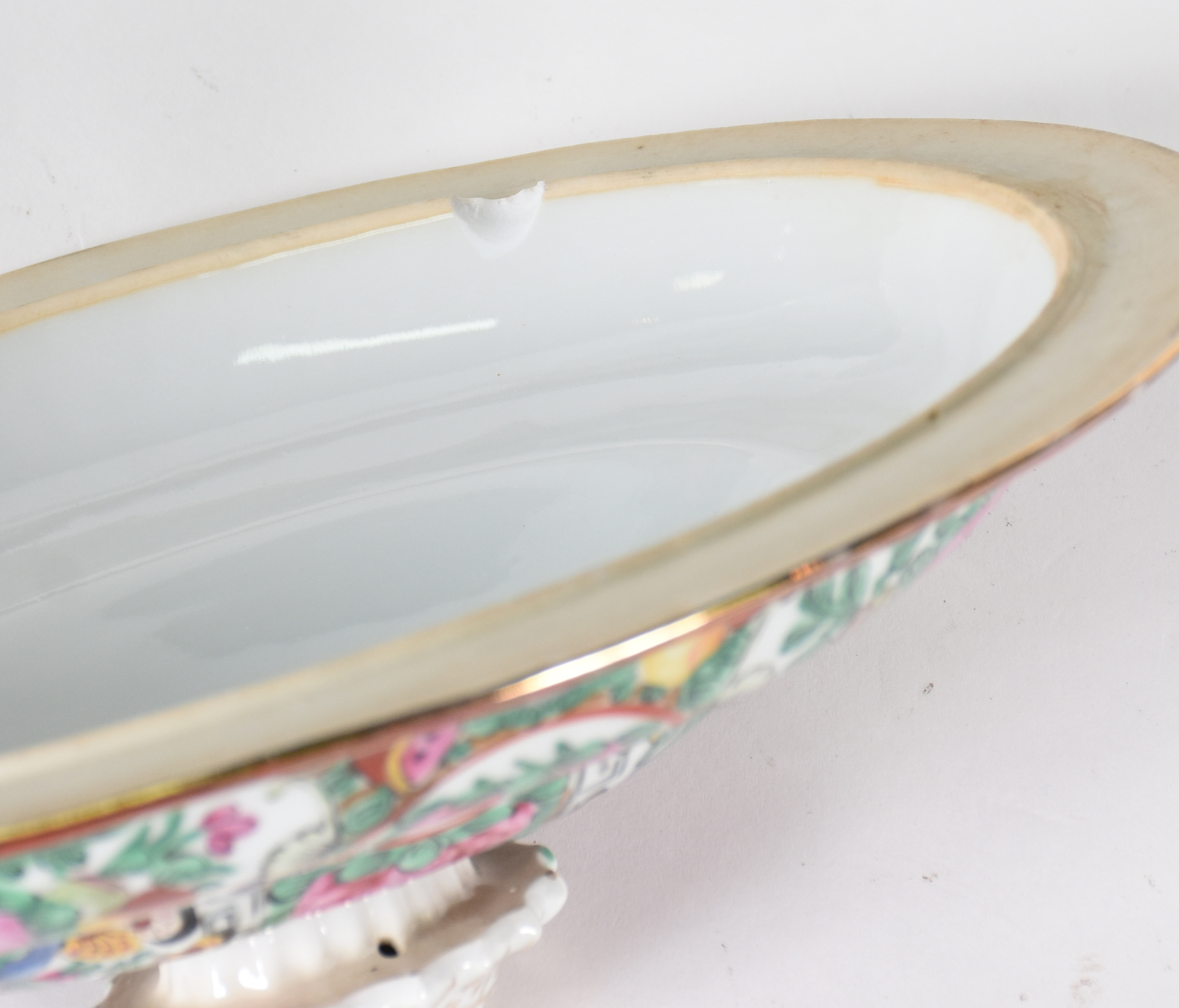 Sopeira de porcelana chinesa decorada ao gosto mandarim , marca na... - foto 3 de 3
