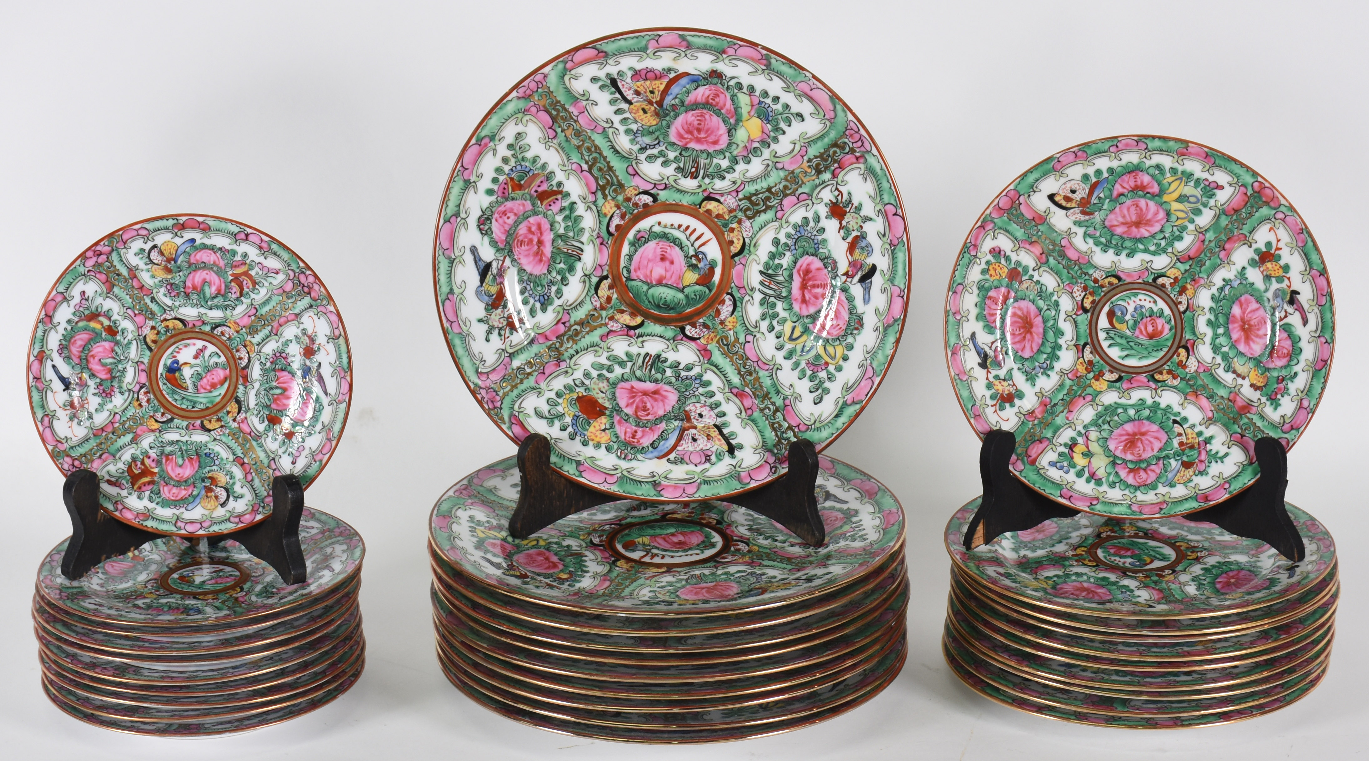 Aparelho de porcelana chinesa sendo, 10 pratos rasos, 10 para... - foto 1 de 3