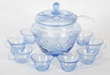 Poncheira em demi  cristal lapidado na cor azul... - Poncheira em demi  cristal lapidado na cor azul com 8 taças e concha.